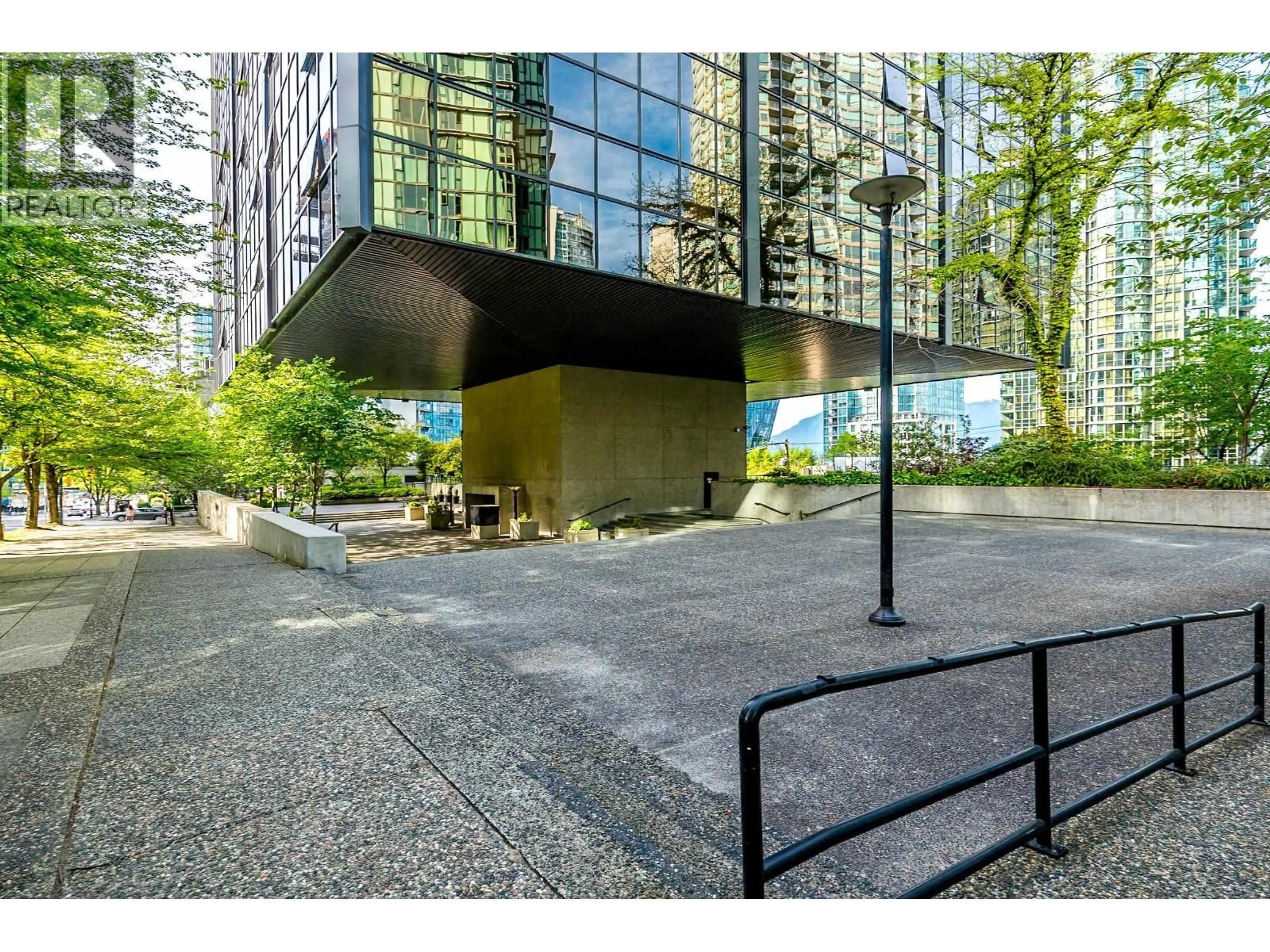 Indoor foyer for 1312 - 1333 GEORGIA STREET, Vancouver British Columbia V6E4V3