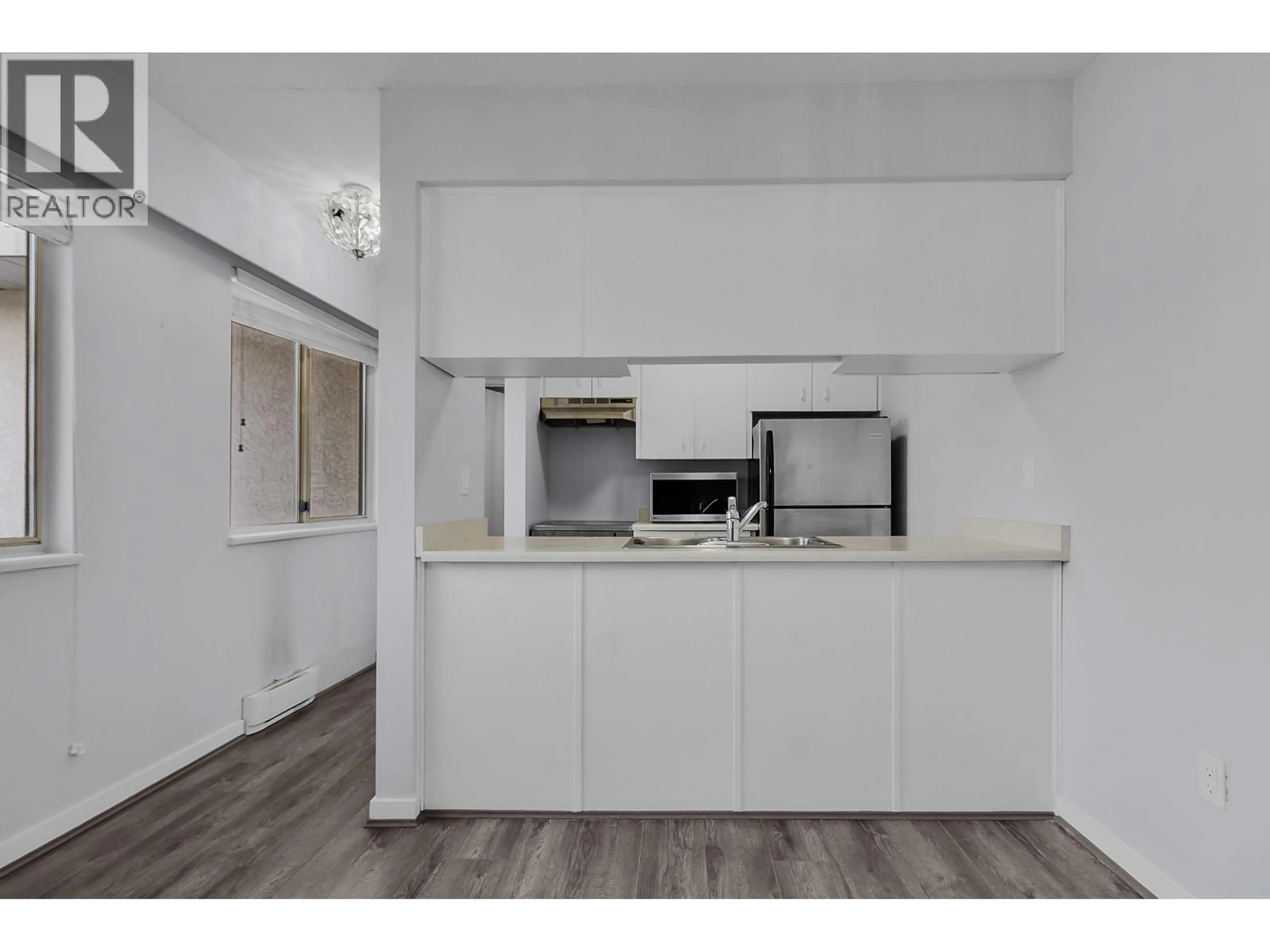 Standard kitchen, unknown for 303 - 458 44TH AVENUE, Vancouver British Columbia V5W1W3
