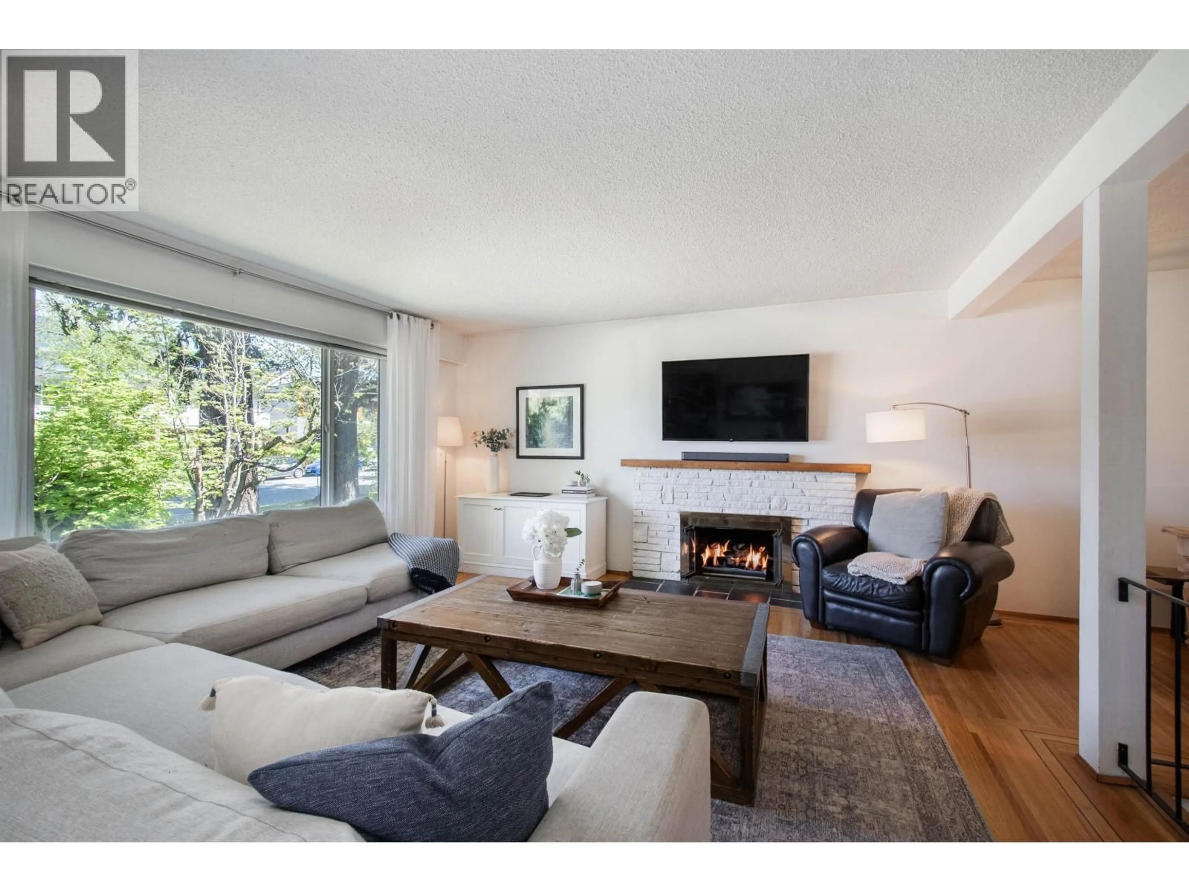 Unknown for 361 19TH STREET, North Vancouver British Columbia V7M1X7