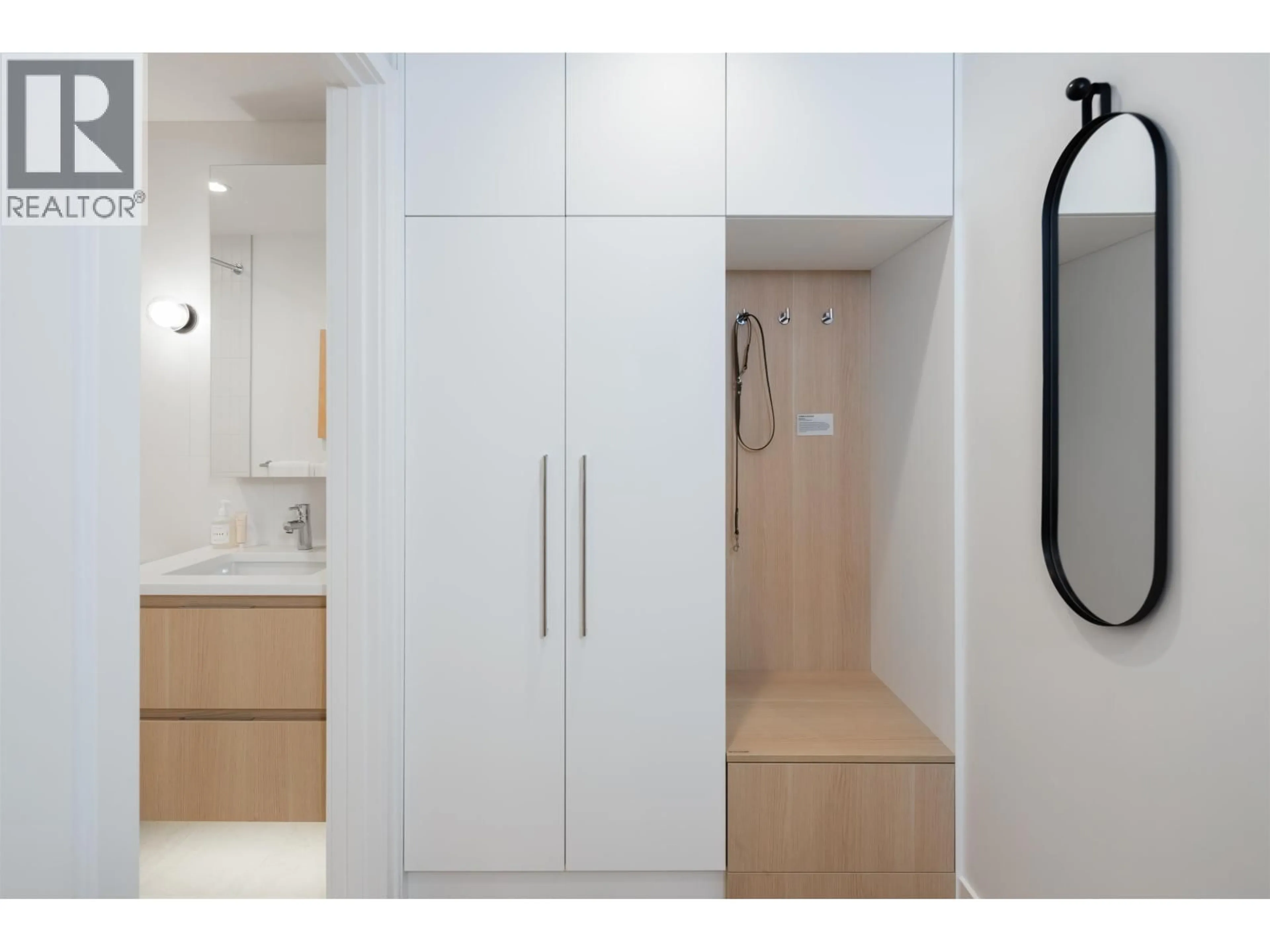 Contemporary bathroom, ceramic/tile floor for 206 - 585 KEMSLEY AVENUE, Coquitlam British Columbia V3J3Z2