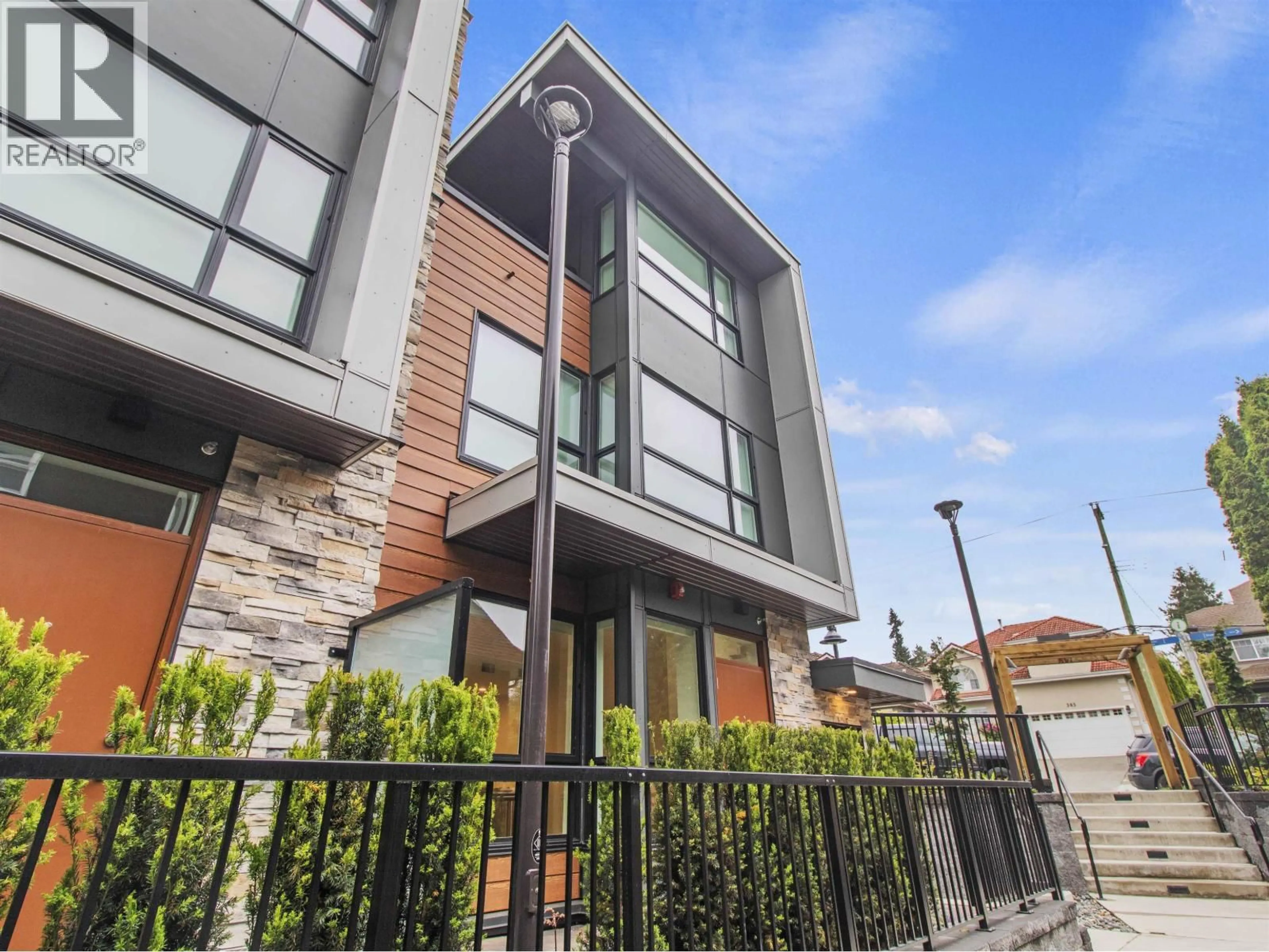 Unknown for 113 - 390 GUILBY STREET, Coquitlam British Columbia V3K0J8