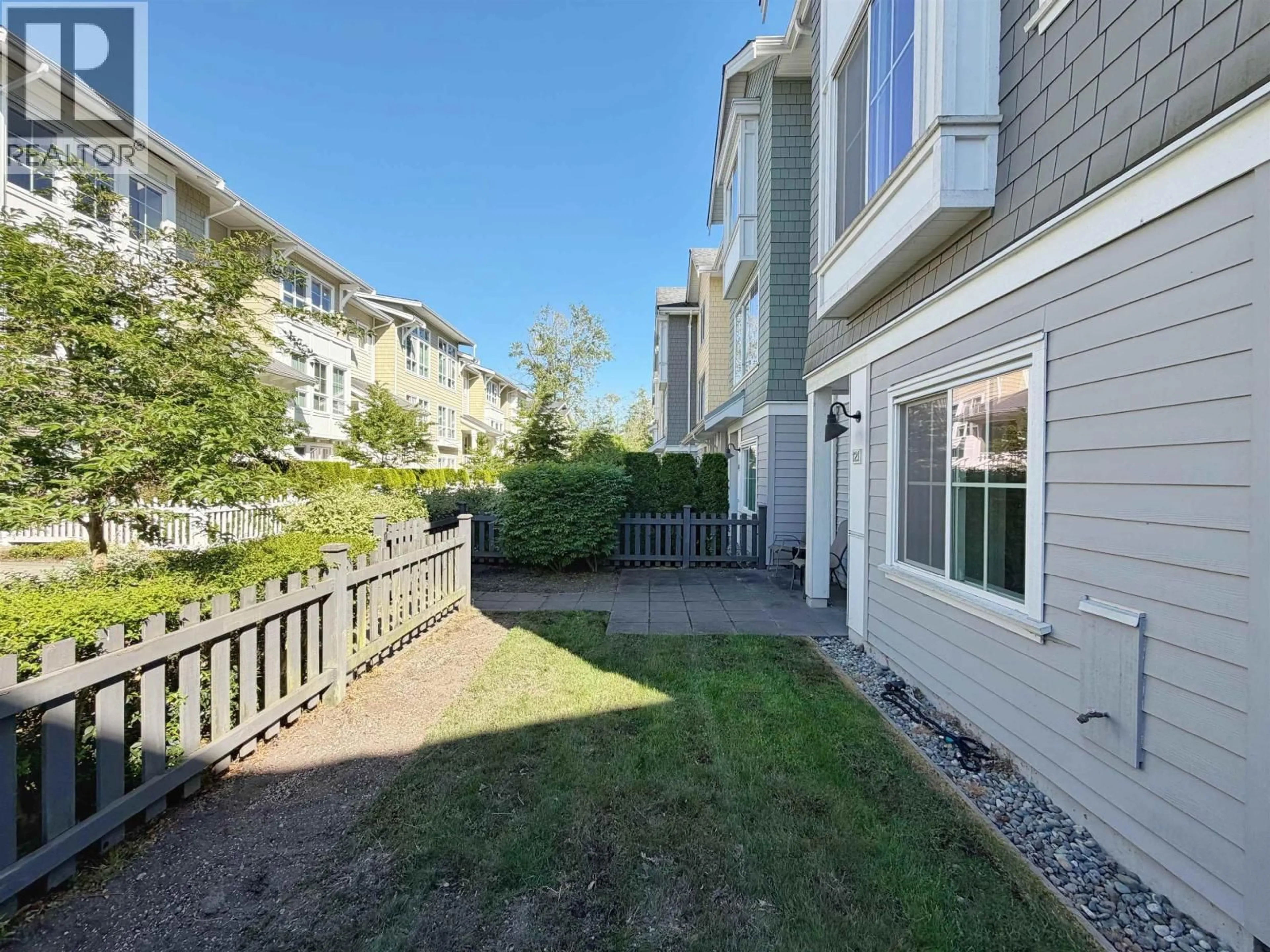 Patio, street for 121 - 5550 ADMIRAL WAY, Ladner British Columbia V4K0C4