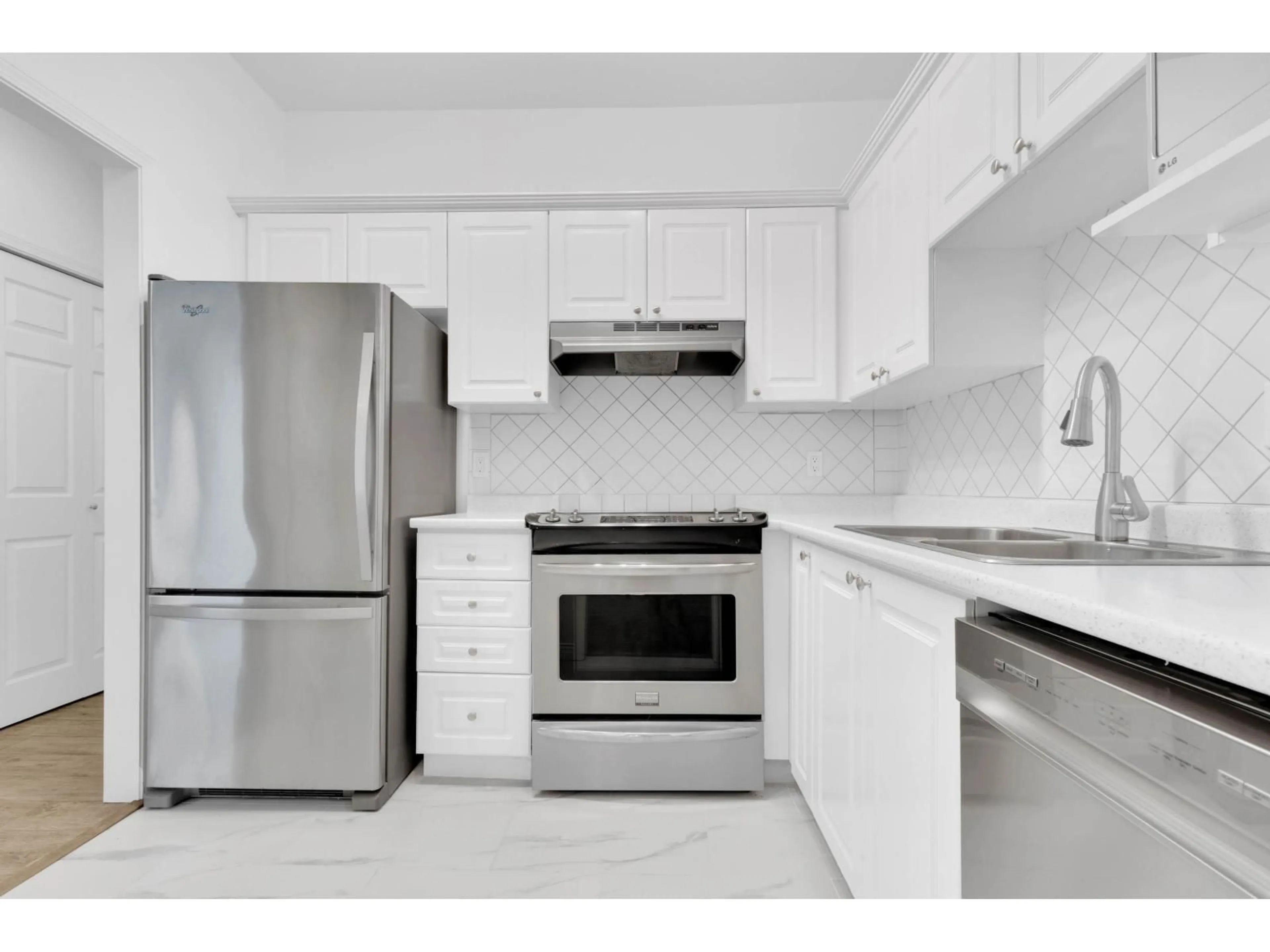 Unknown for 203 - 8142 120A STREET, Surrey British Columbia V3W0N1