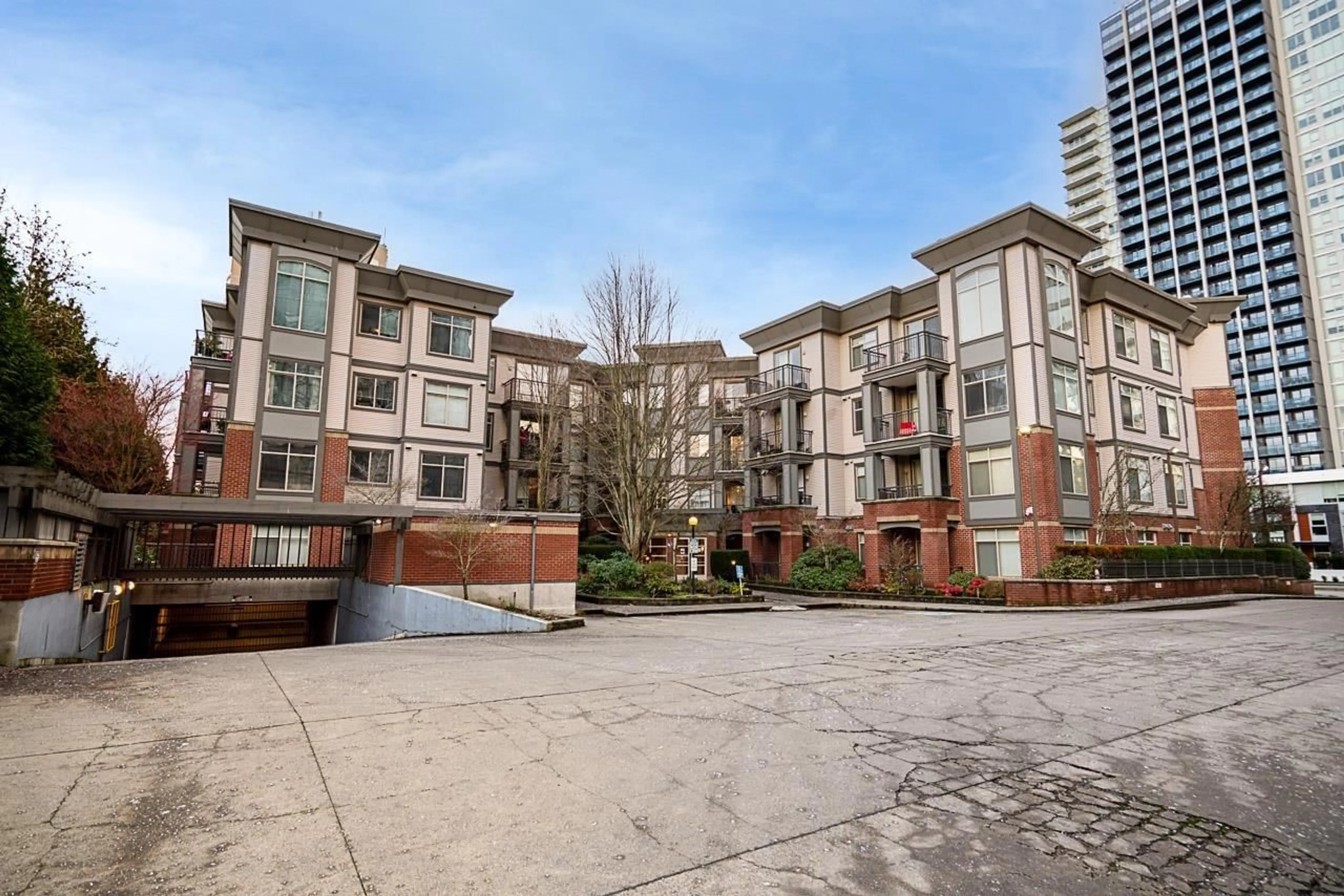 A pic from outside/outdoor area/front of a property/back of a property/a pic from drone, unknown for 117 - 10499 UNIVERSITY DRIVE, Surrey British Columbia V3T0A4