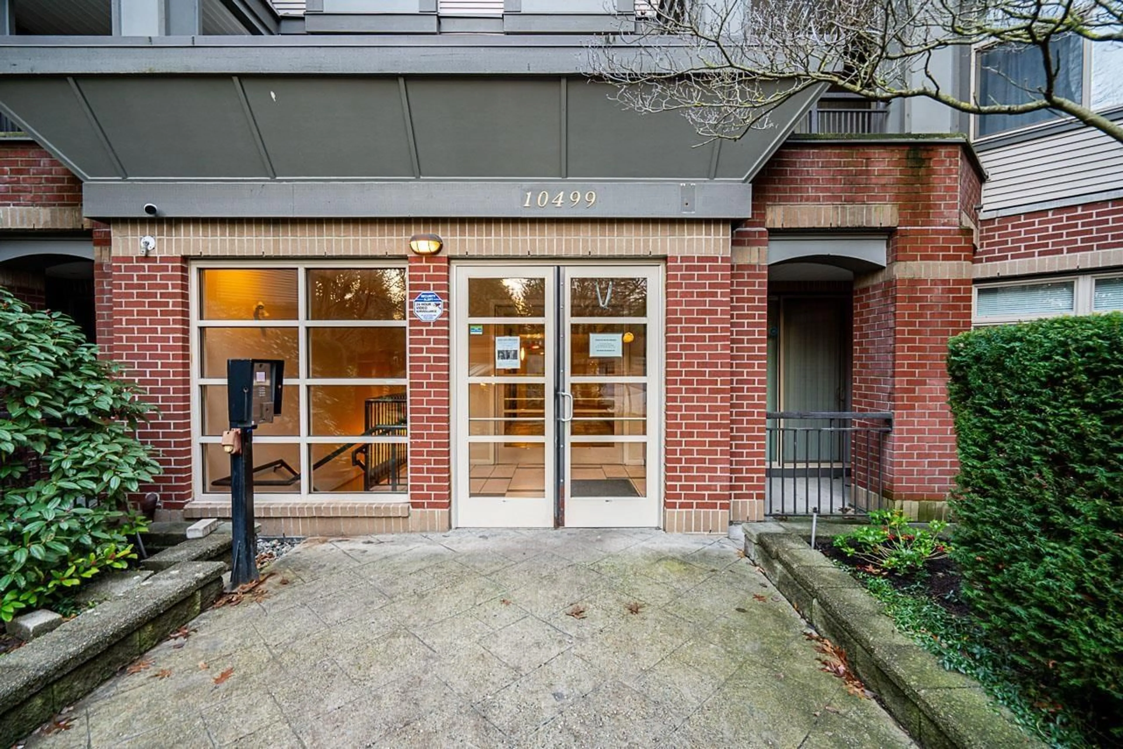 Indoor entryway for 117 - 10499 UNIVERSITY DRIVE, Surrey British Columbia V3T0A4