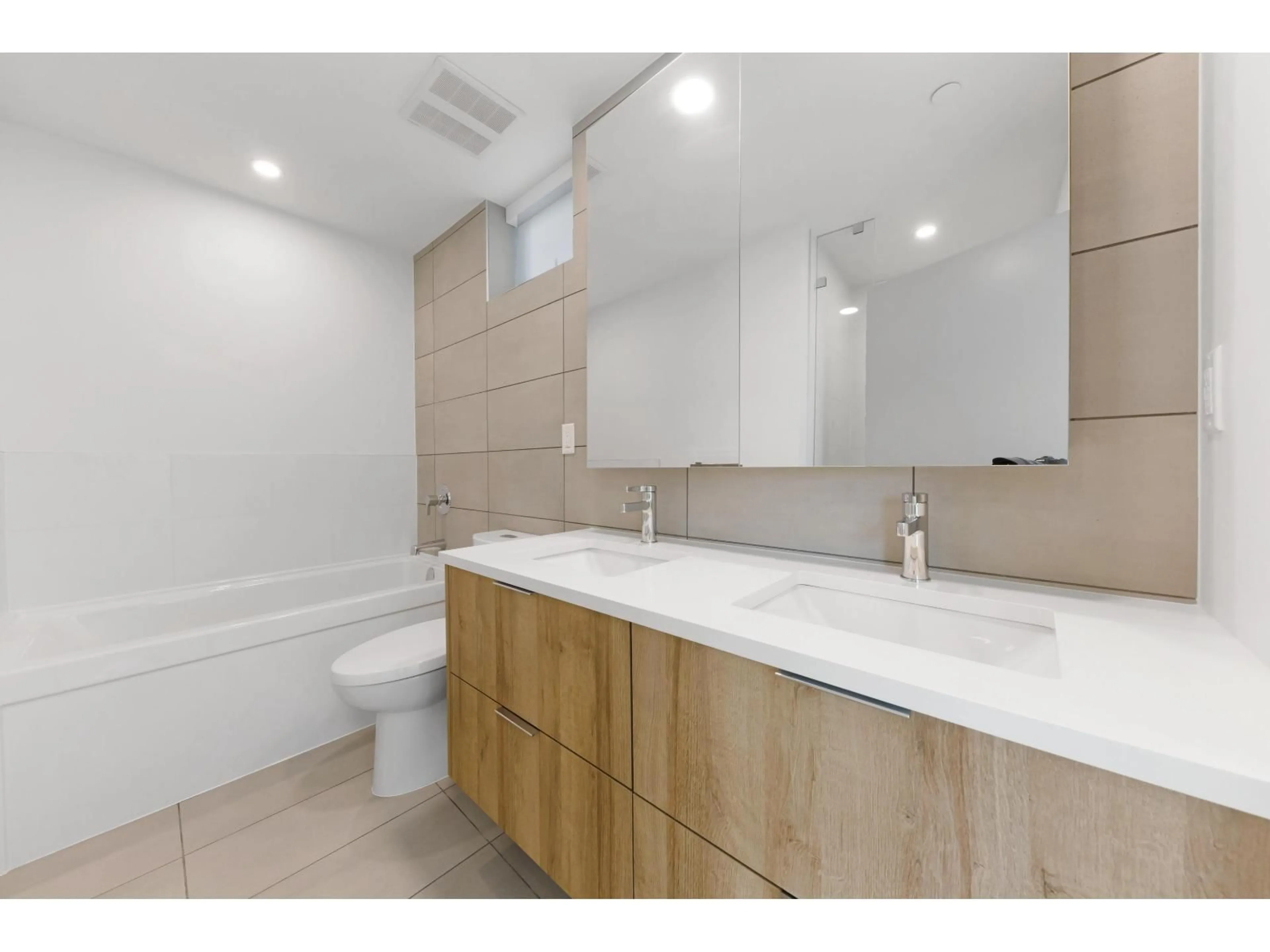Unknown for 4 - 10160 133 STREET, Surrey British Columbia V3T0S4
