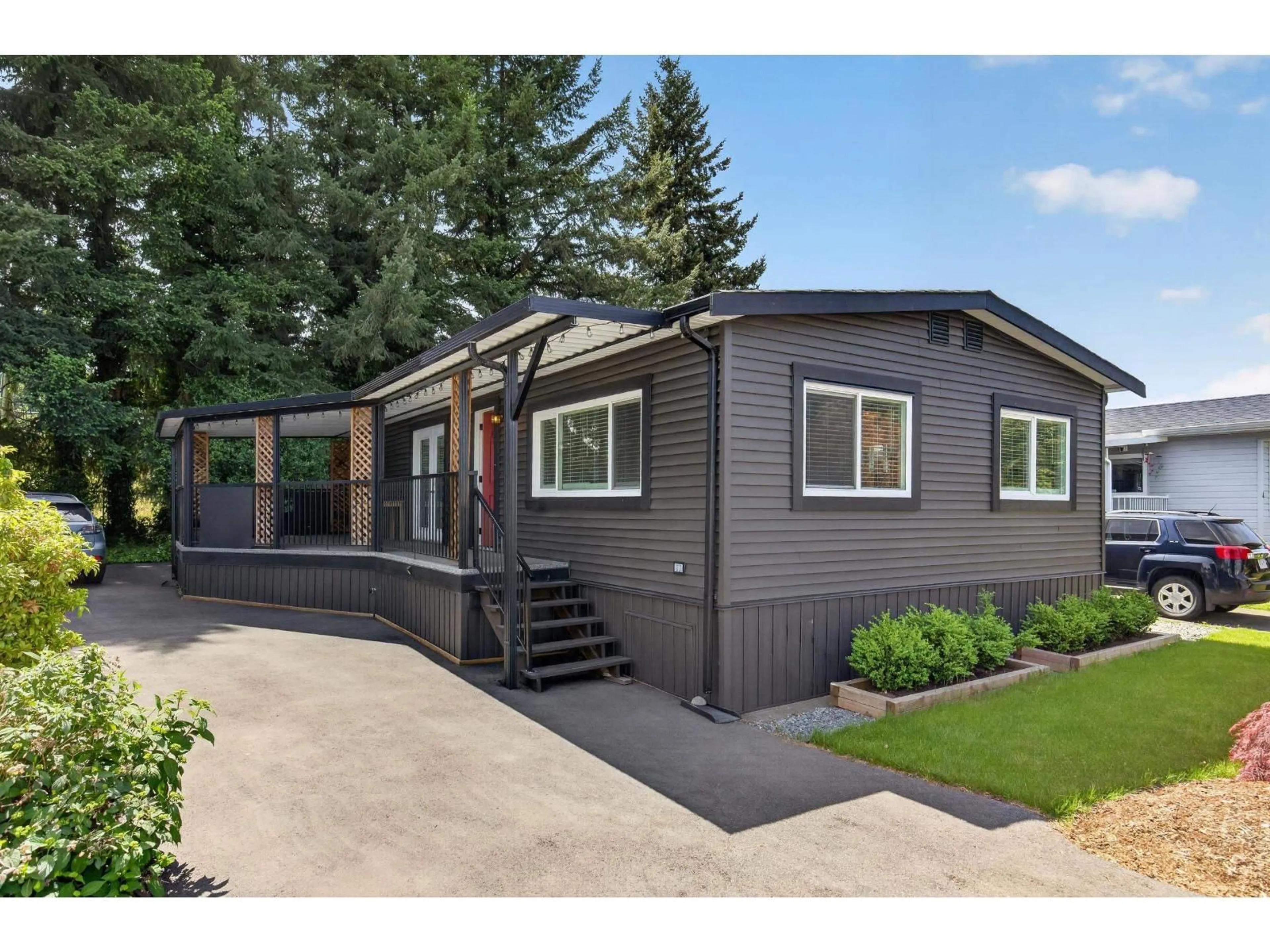 Home with vinyl exterior material, street for 5 - 31313 LIVINGSTONE AVENUE, Abbotsford British Columbia V2T4T1