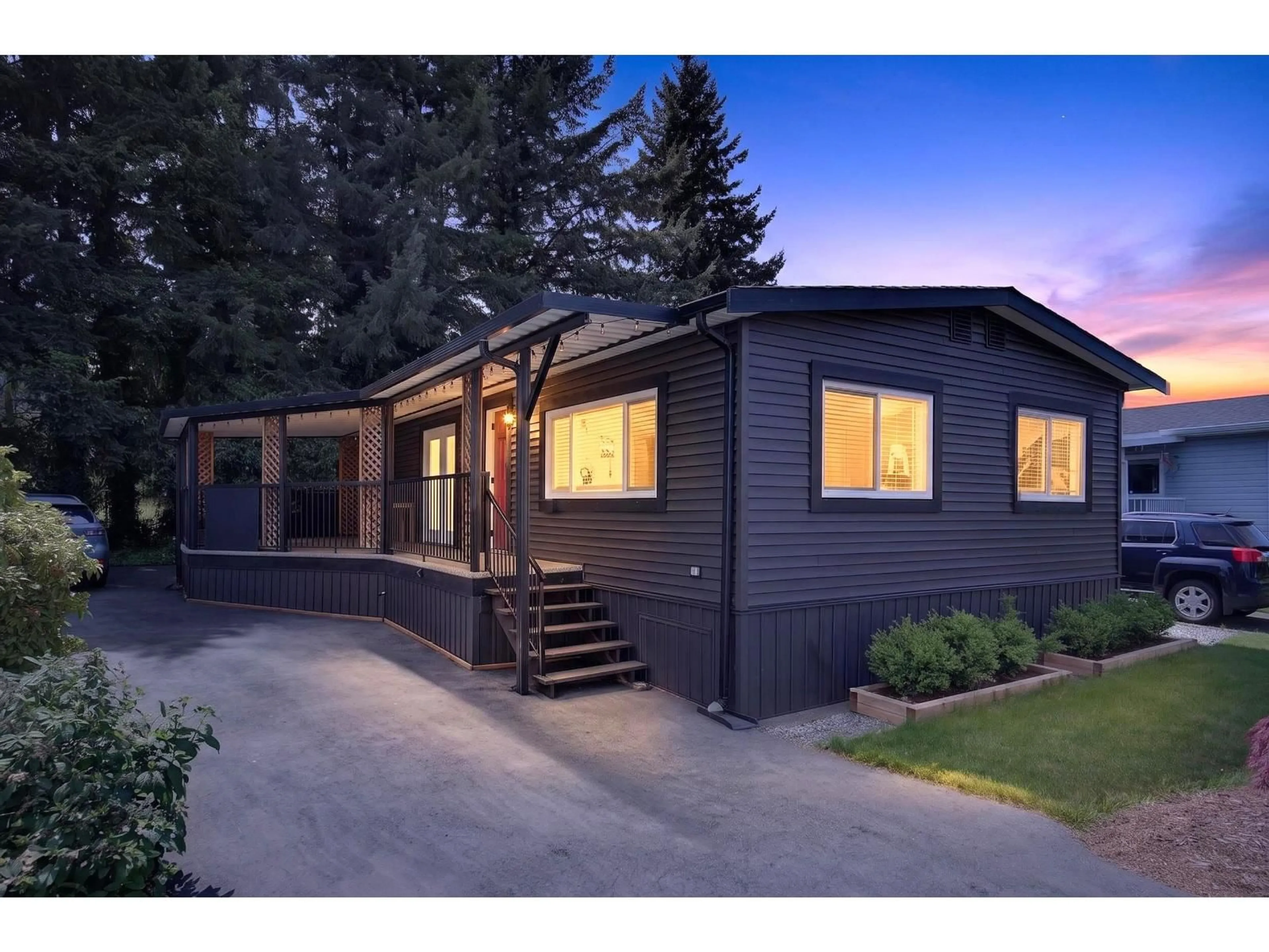 Home with vinyl exterior material, street for 5 - 31313 LIVINGSTONE AVENUE, Abbotsford British Columbia V2T4T1