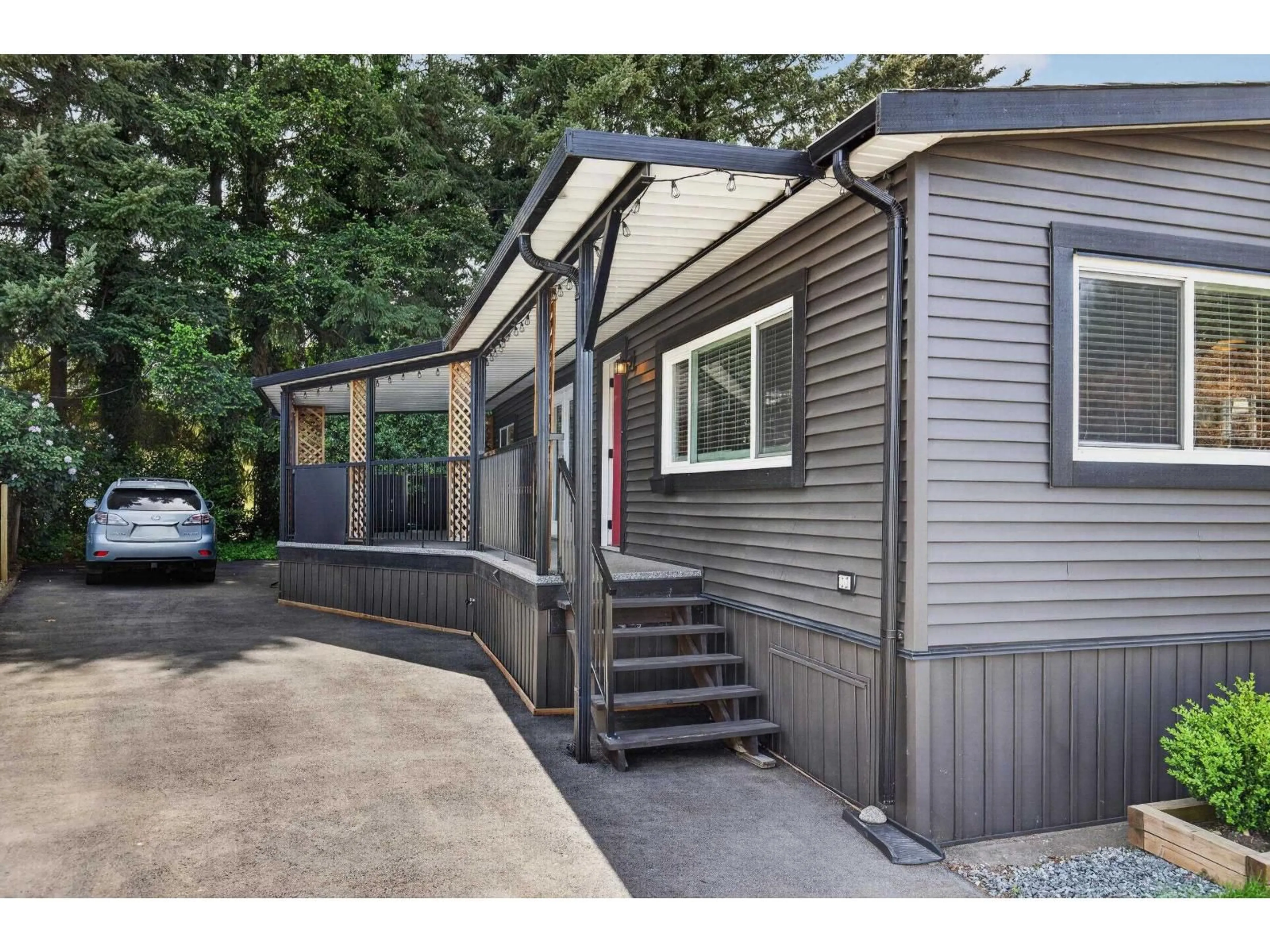 Home with vinyl exterior material, street for 5 - 31313 LIVINGSTONE AVENUE, Abbotsford British Columbia V2T4T1