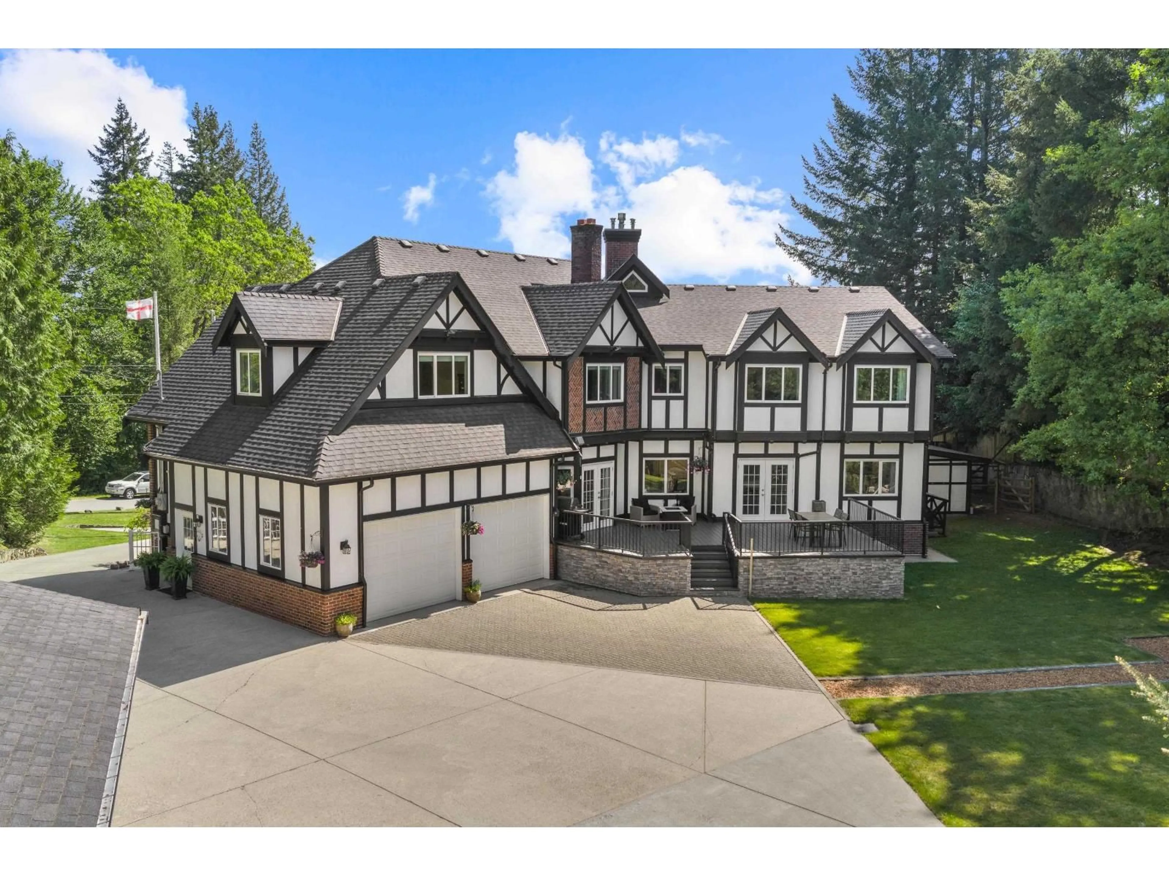 A pic from outside/outdoor area/front of a property/back of a property/a pic from drone, street for 34931 FERNDALE AVENUE, Mission British Columbia V2V7C8