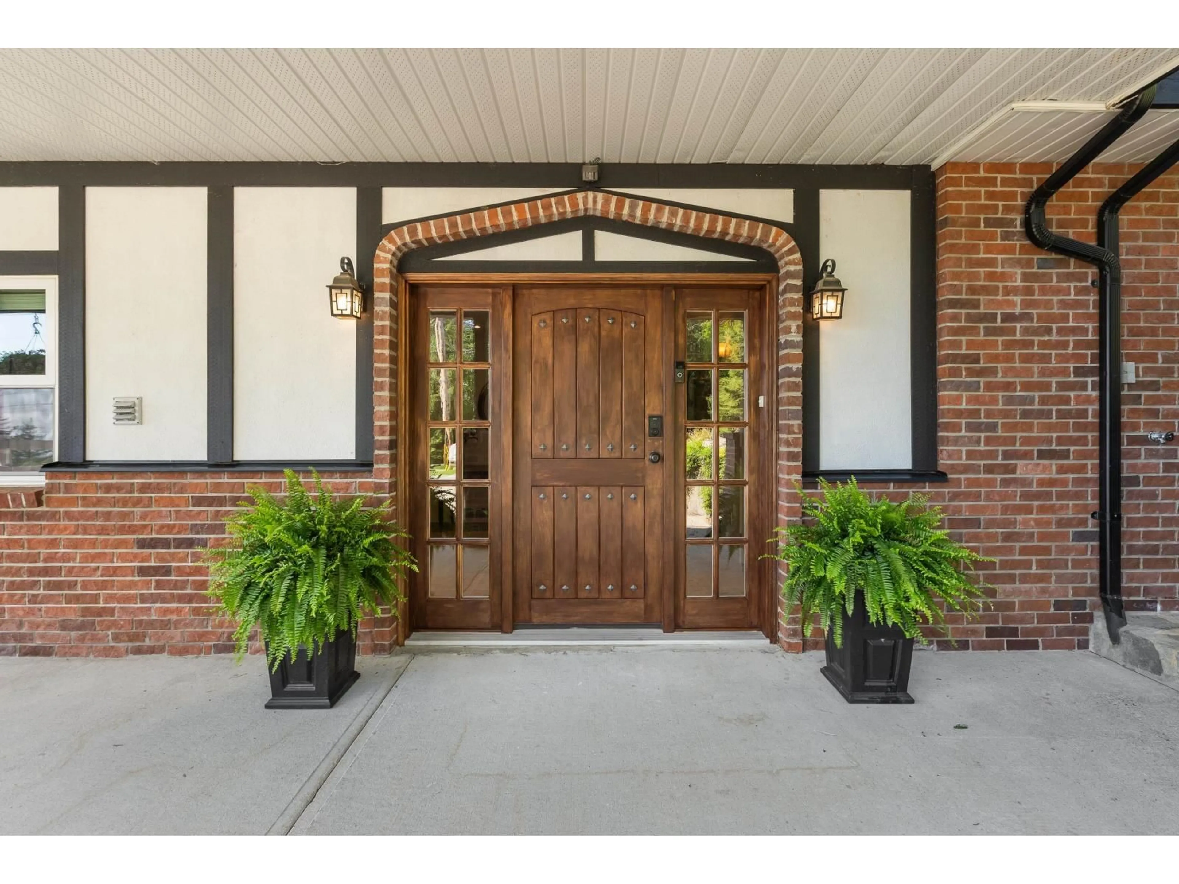 Indoor entryway for 34931 FERNDALE AVENUE, Mission British Columbia V2V7C8