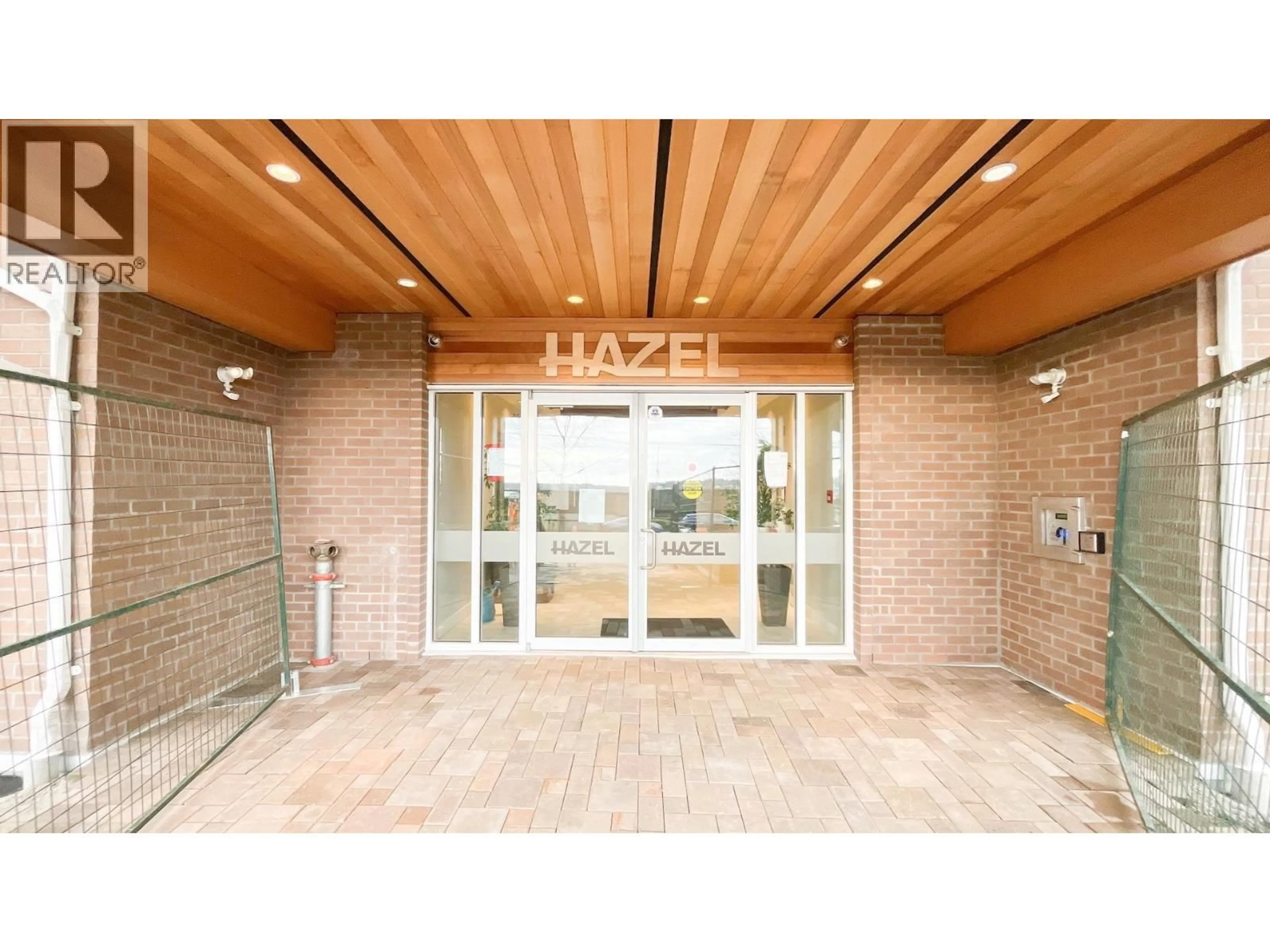 Indoor foyer for 405 - 827 RODERICK AVENUE, Coquitlam British Columbia V3K0E3