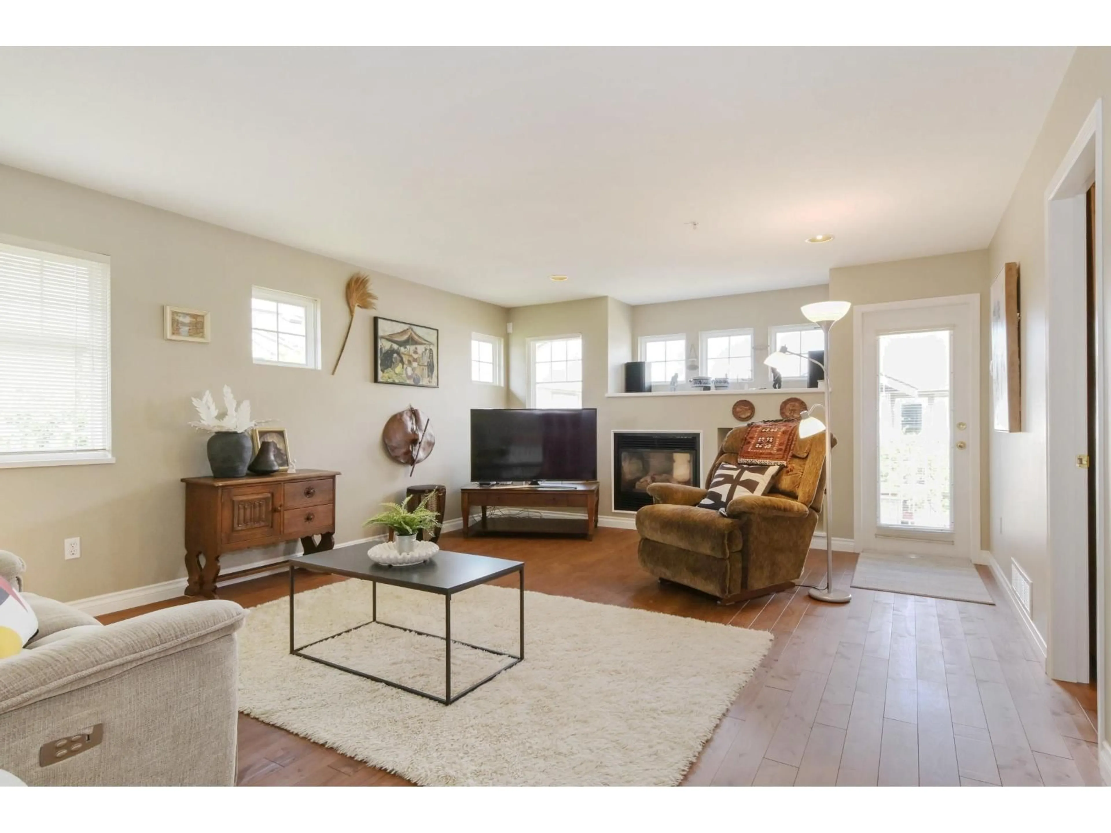Living room with furniture, wood/laminate floor for 28 - 20222 96 AVENUE, Langley British Columbia V1M3C3
