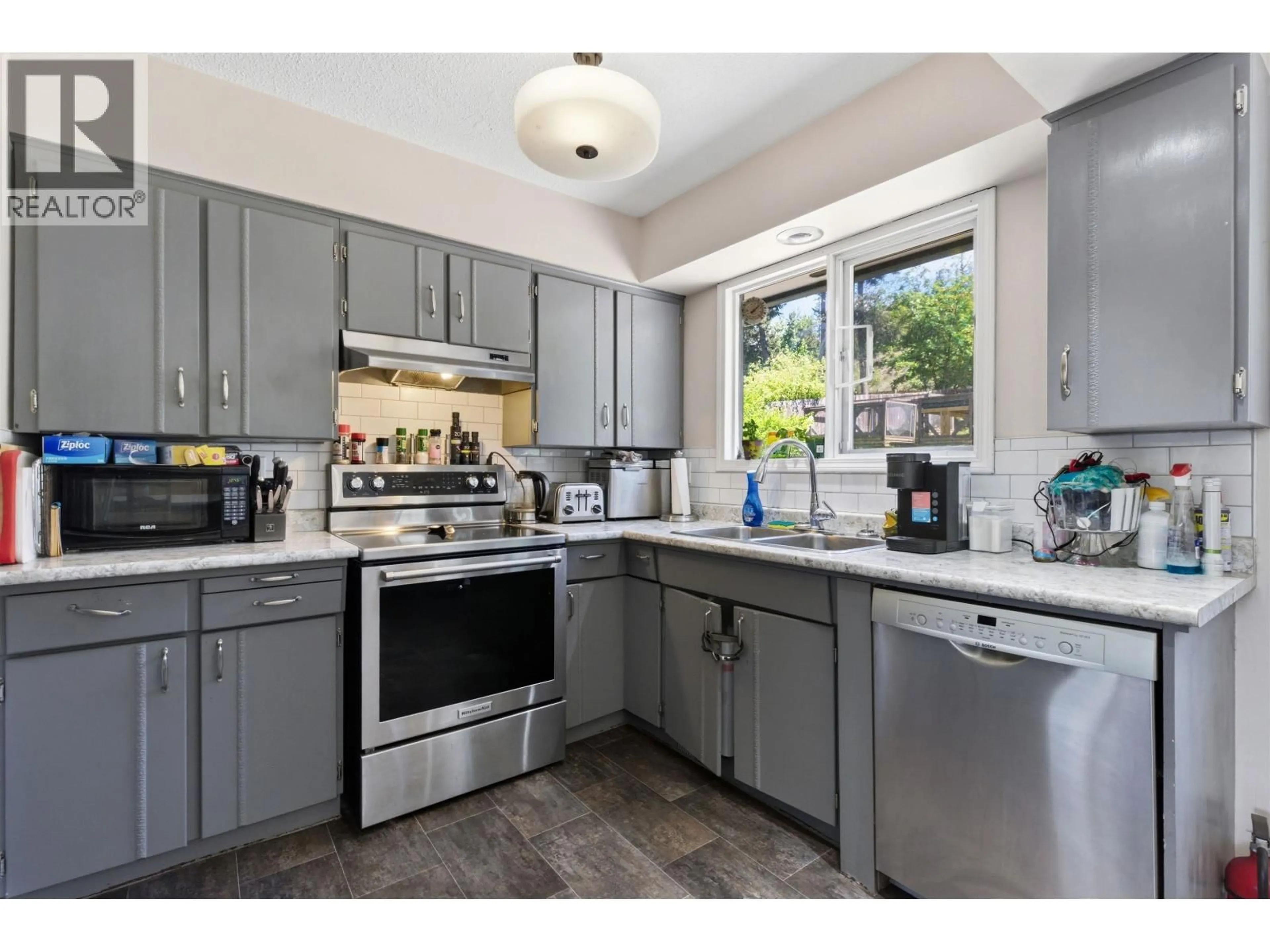 Standard kitchen, unknown for 1460 TWELFTH AVENUE, Williams Lake British Columbia V2G3X4