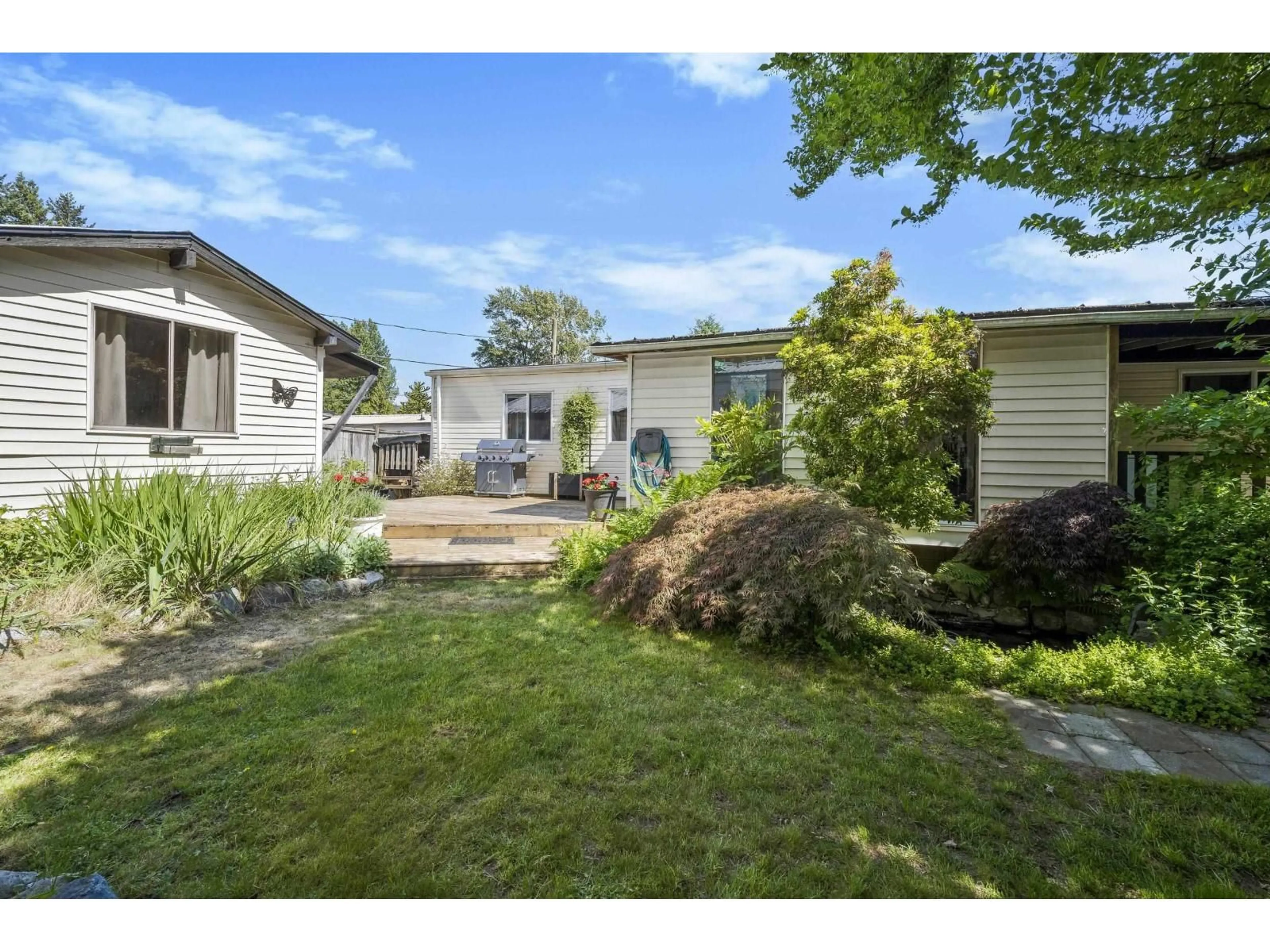 A pic from outside/outdoor area/front of a property/back of a property/a pic from drone, street for 112 - 10221 WILSON STREET, Mission British Columbia V2V6H5