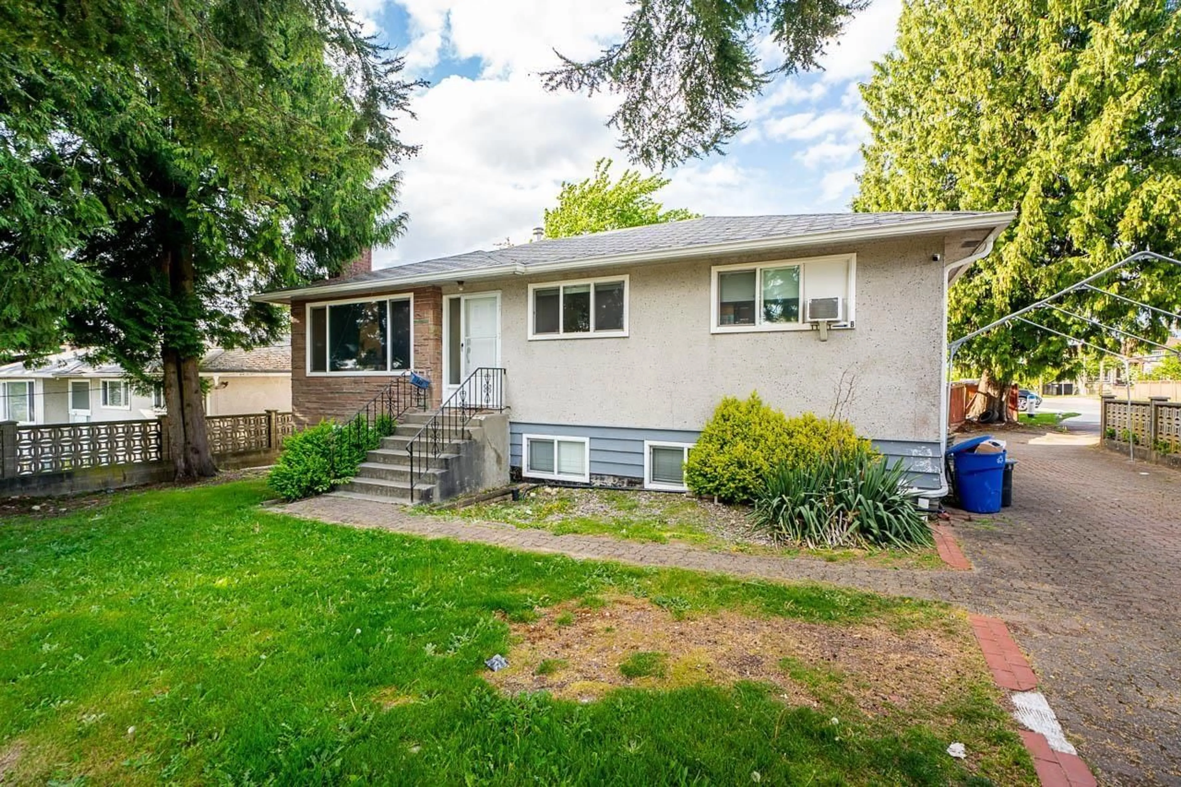 Unknown for 11191 90 AVENUE, Surrey British Columbia V4C3H1