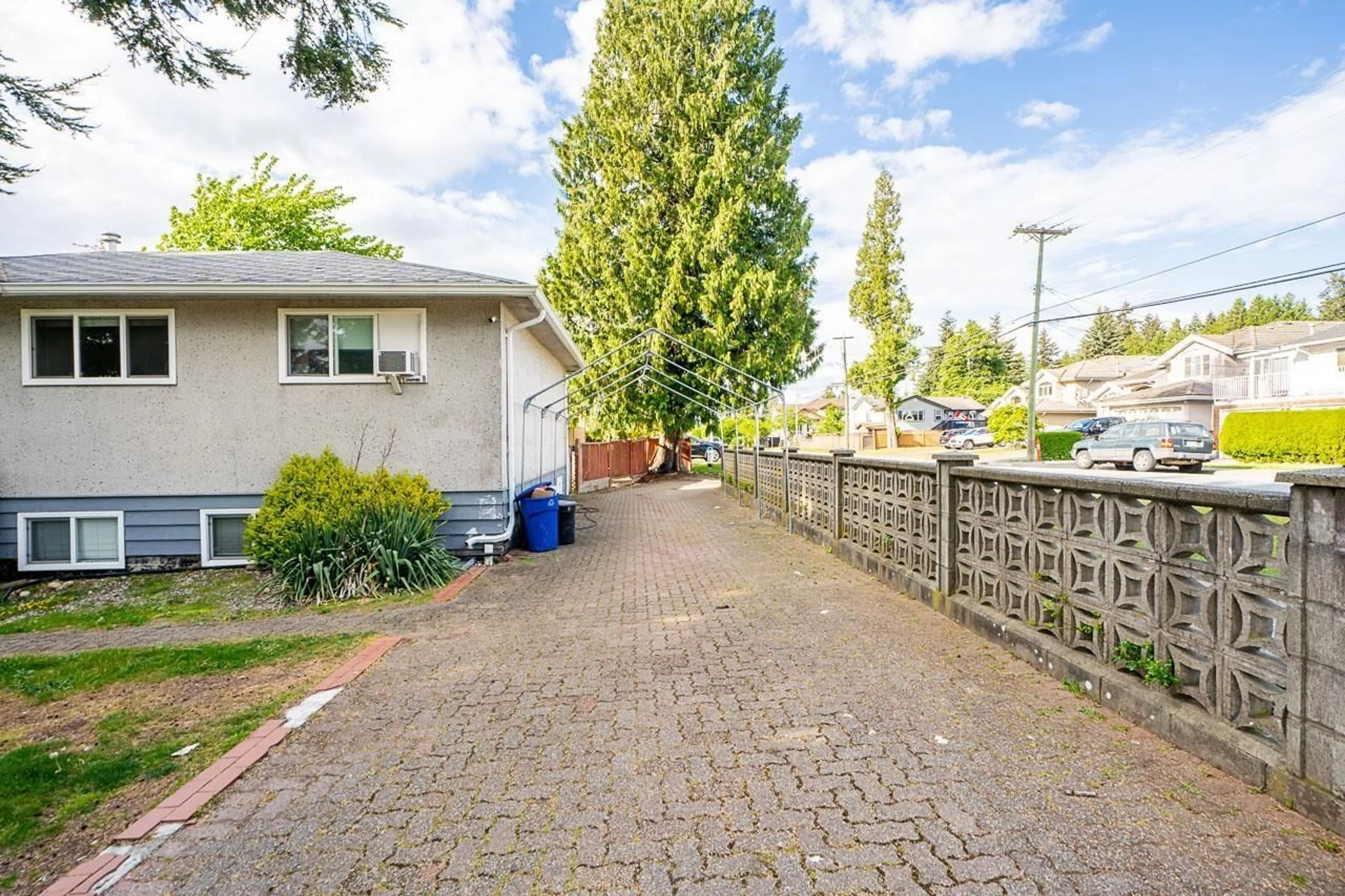 Unknown for 11191 90 AVENUE, Surrey British Columbia V4C3H1