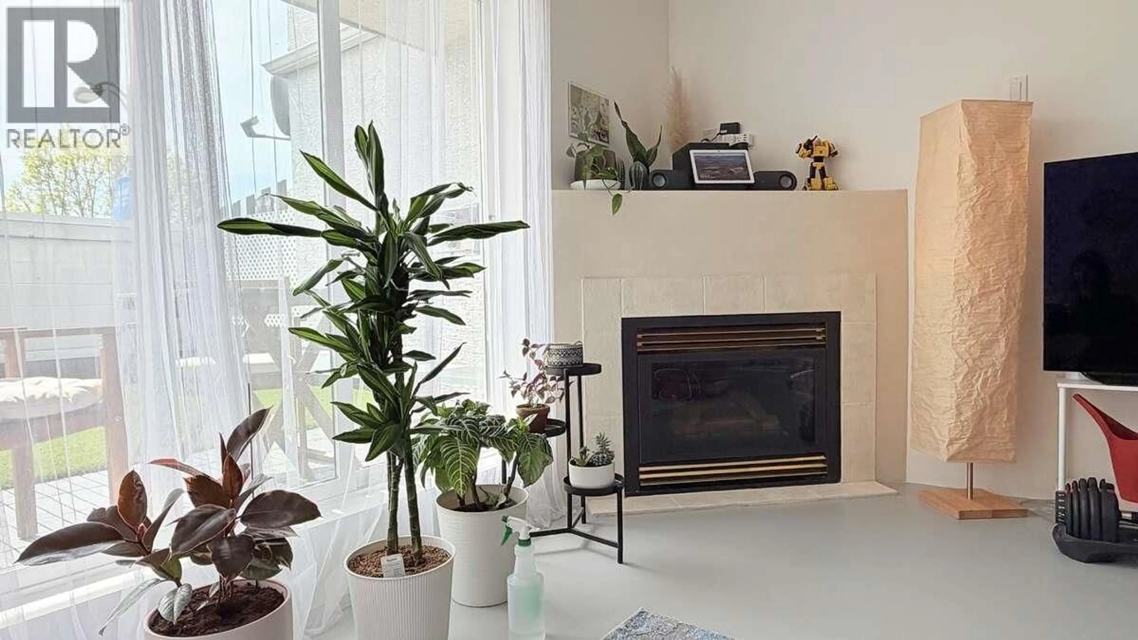 Unknown for 204 - 22347 LOUGHEED HIGHWAY, Maple Ridge British Columbia V2X2T3