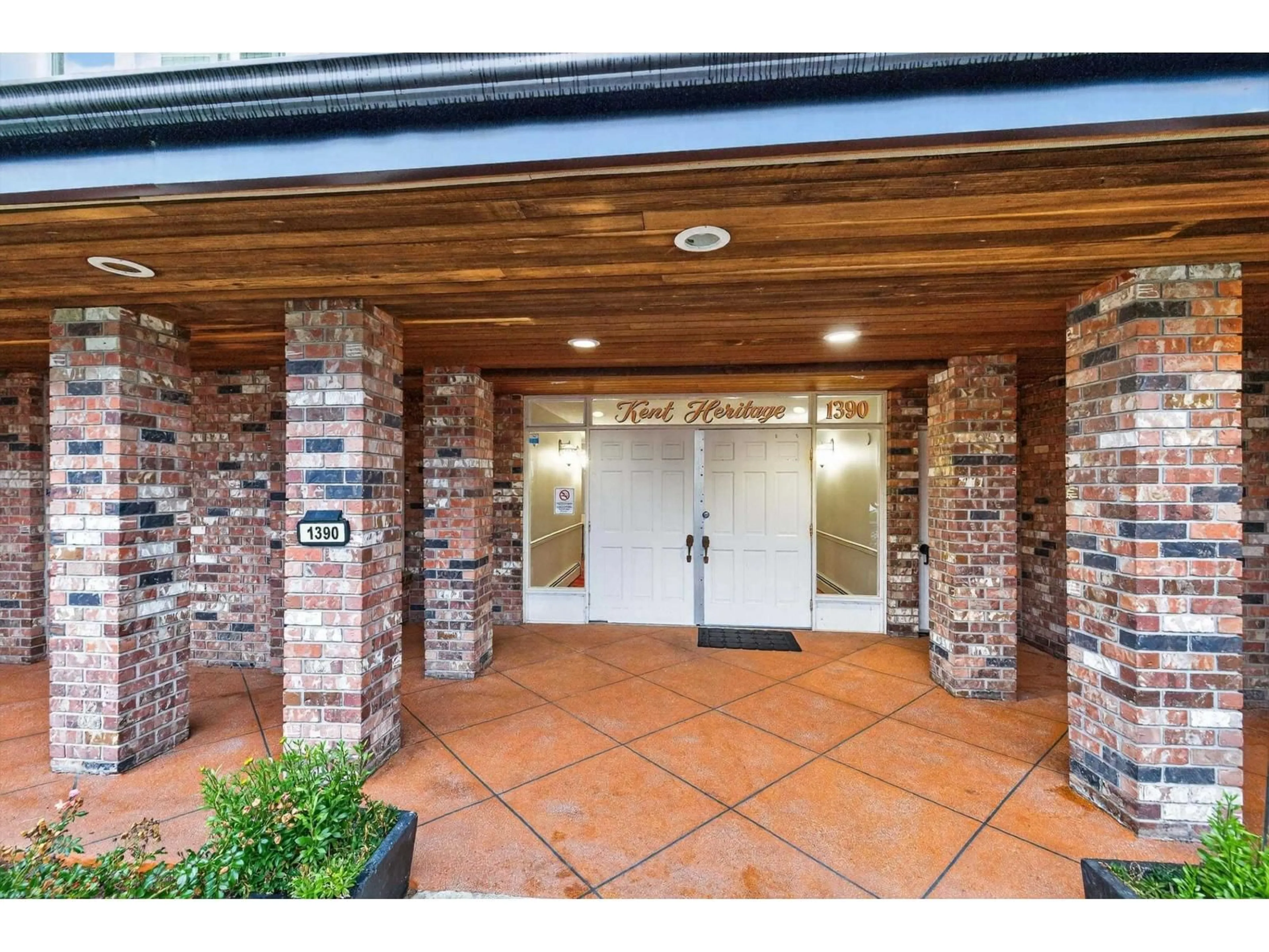 Unknown for 104 - 1390 MARTIN STREET STREET, White Rock British Columbia V4B3W5
