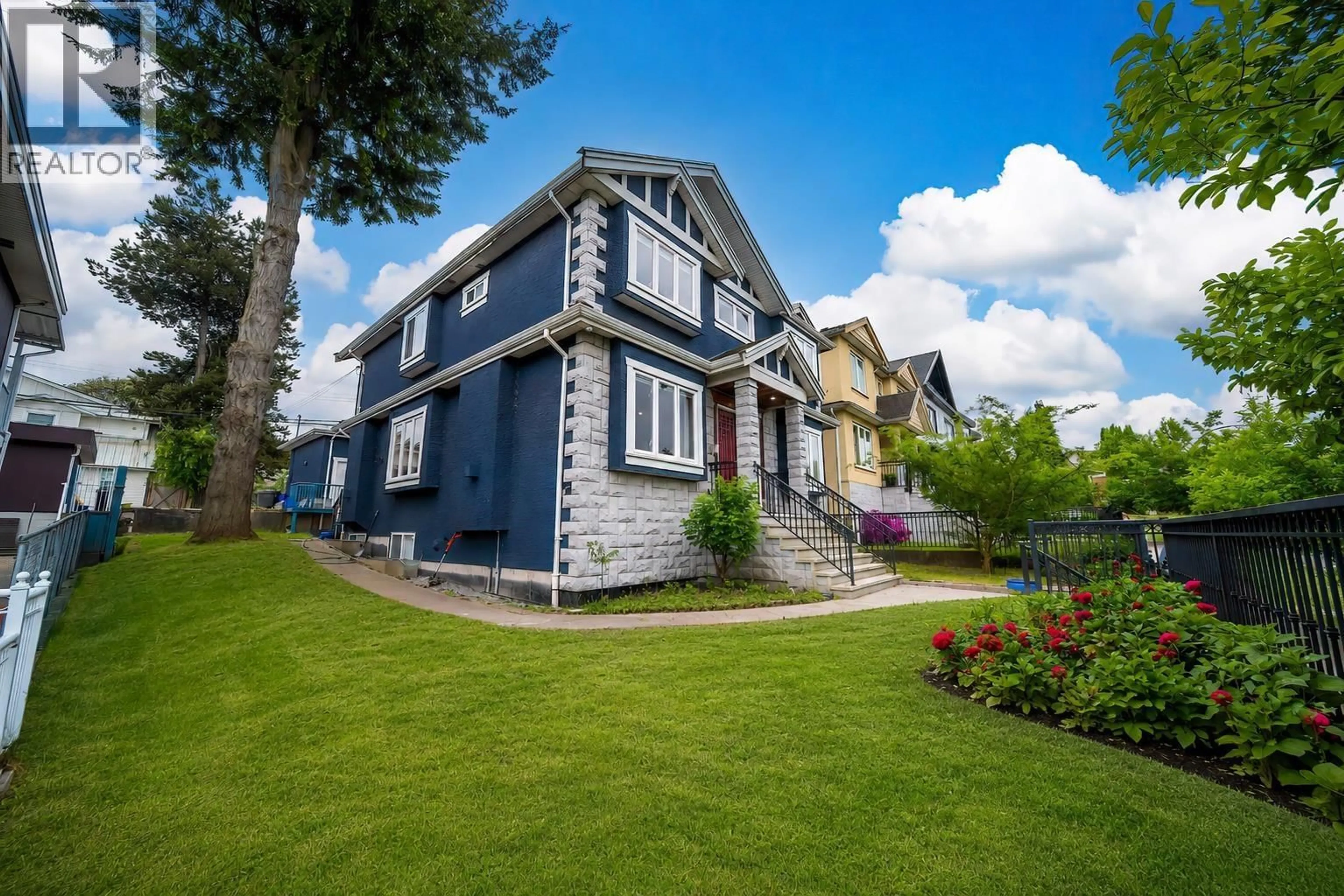 Unknown for 3394 SEAFORTH DRIVE, Vancouver British Columbia V5M4C5
