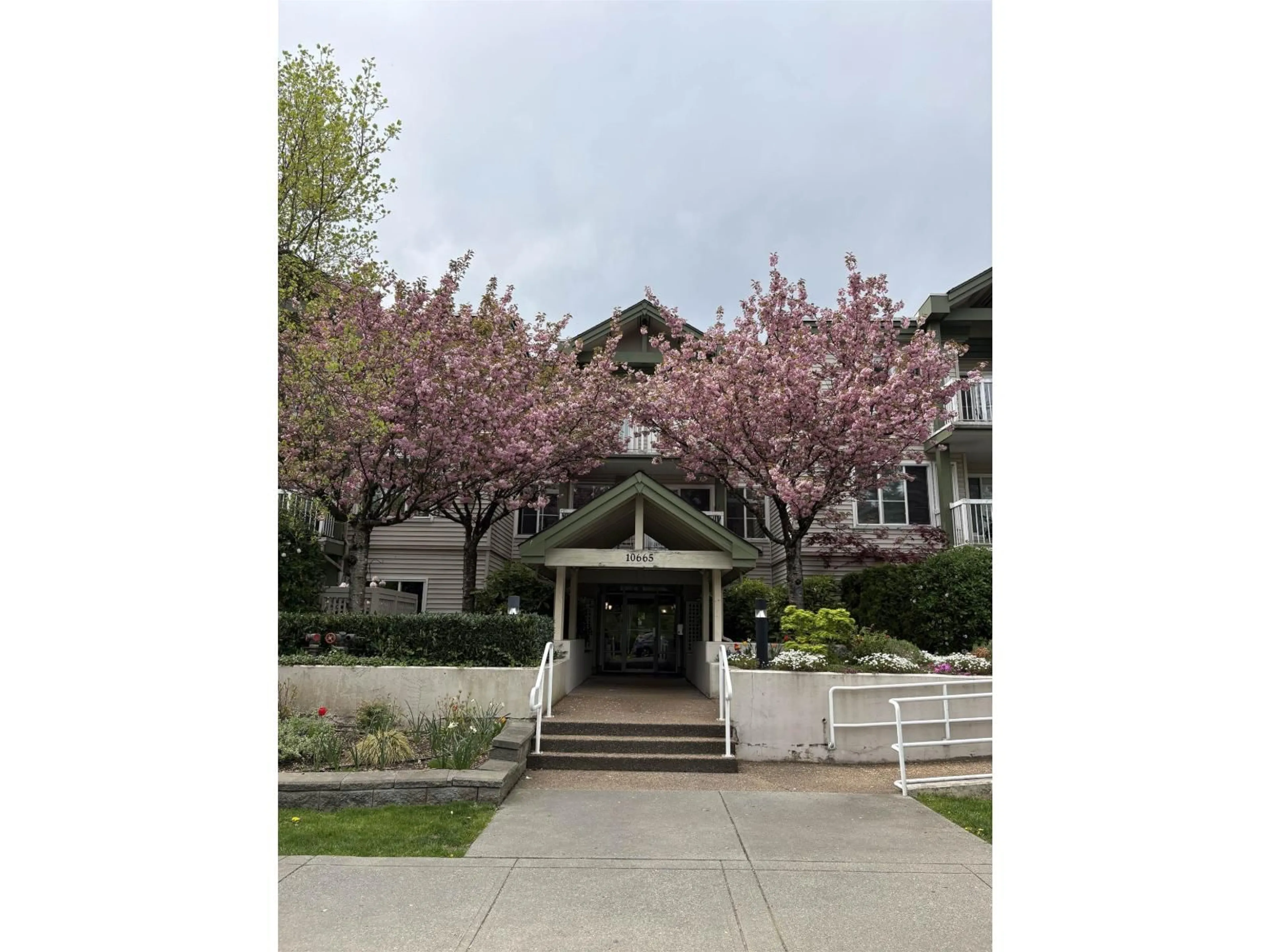 Unknown for 304 - 10665 139 STREET, Surrey British Columbia V3T4L8