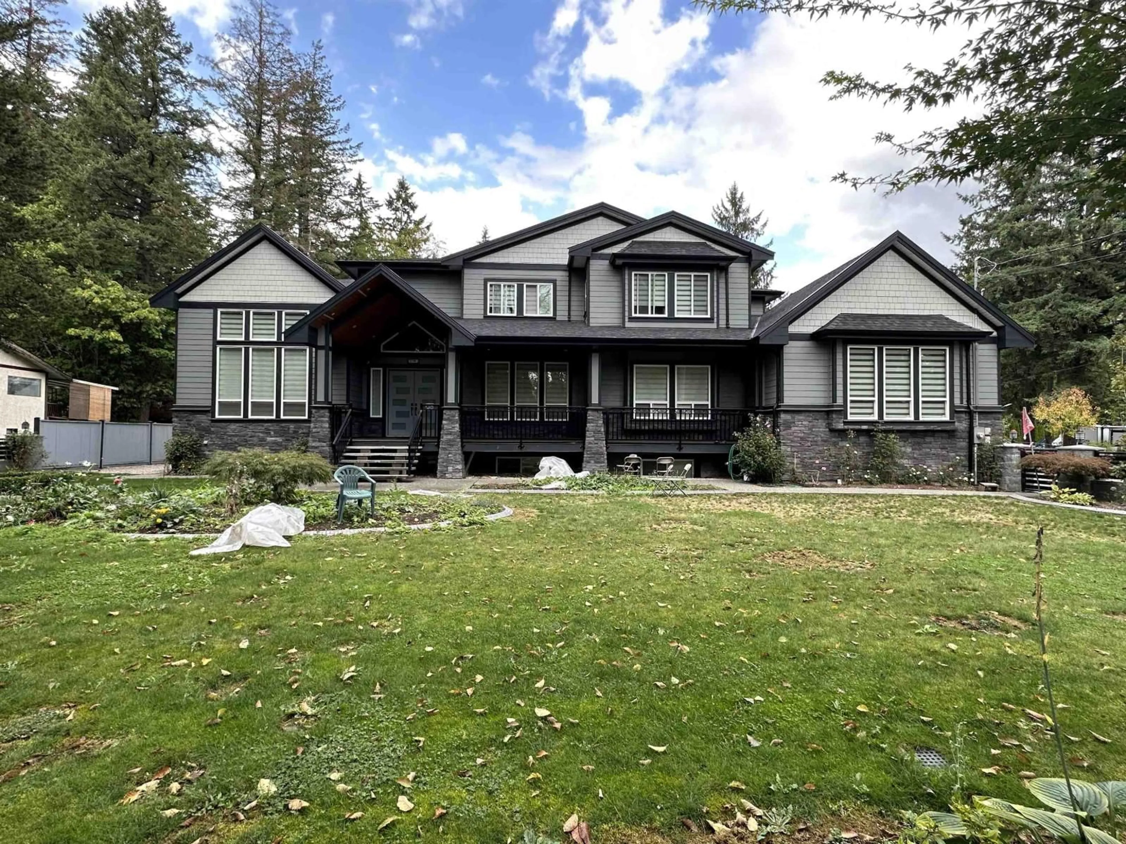 Home with vinyl exterior material, mountain view for 17761 96 AVENUE, Surrey British Columbia V4N4A9