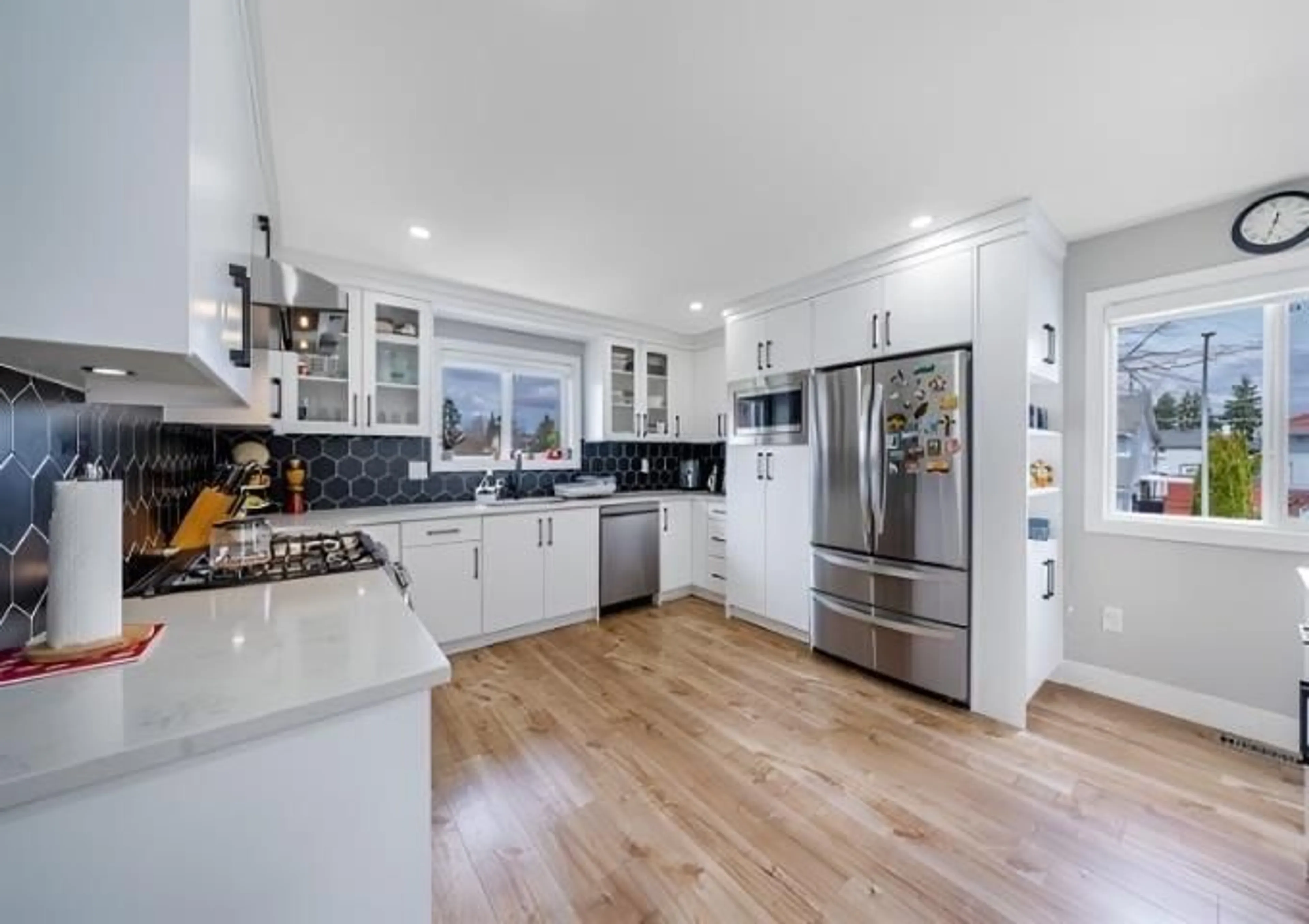 Open concept kitchen, ceramic/tile floor for 9482 153 STREET, Surrey British Columbia V3R9C7