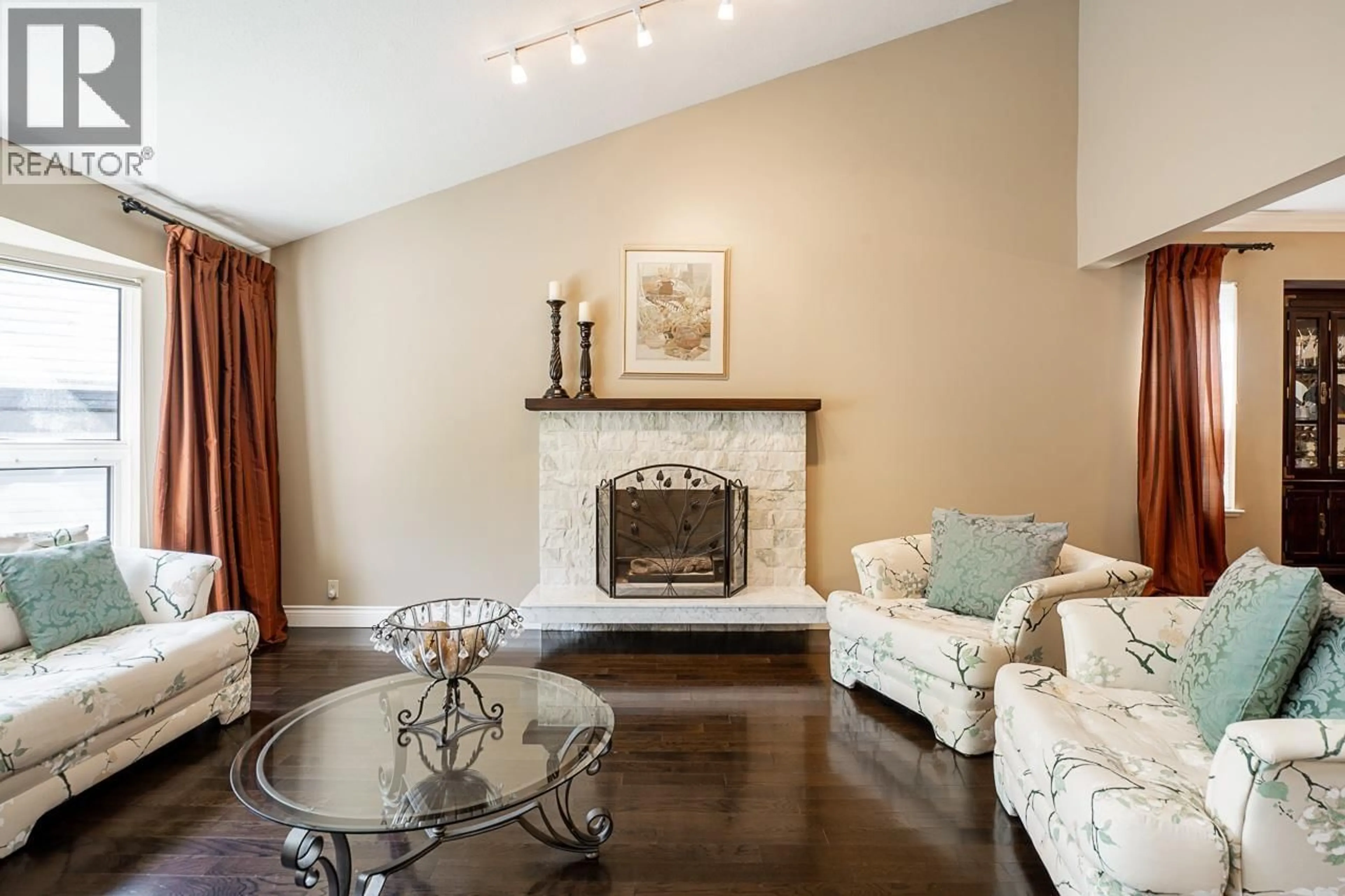 Unknown for 7460 BURNHAM COURT, Burnaby British Columbia V5A4M7