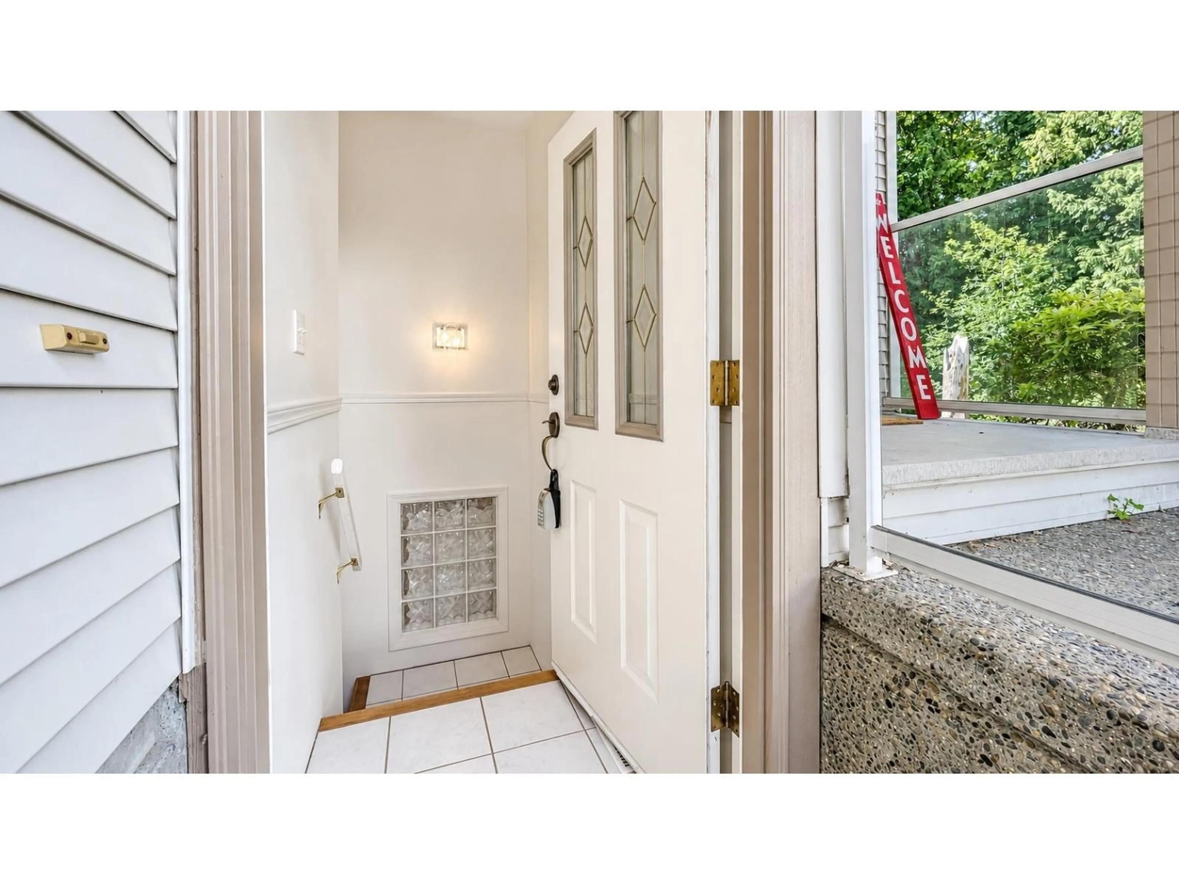 Indoor entryway for 47 - 32361 MCRAE AVENUE, Mission British Columbia V2V4X7