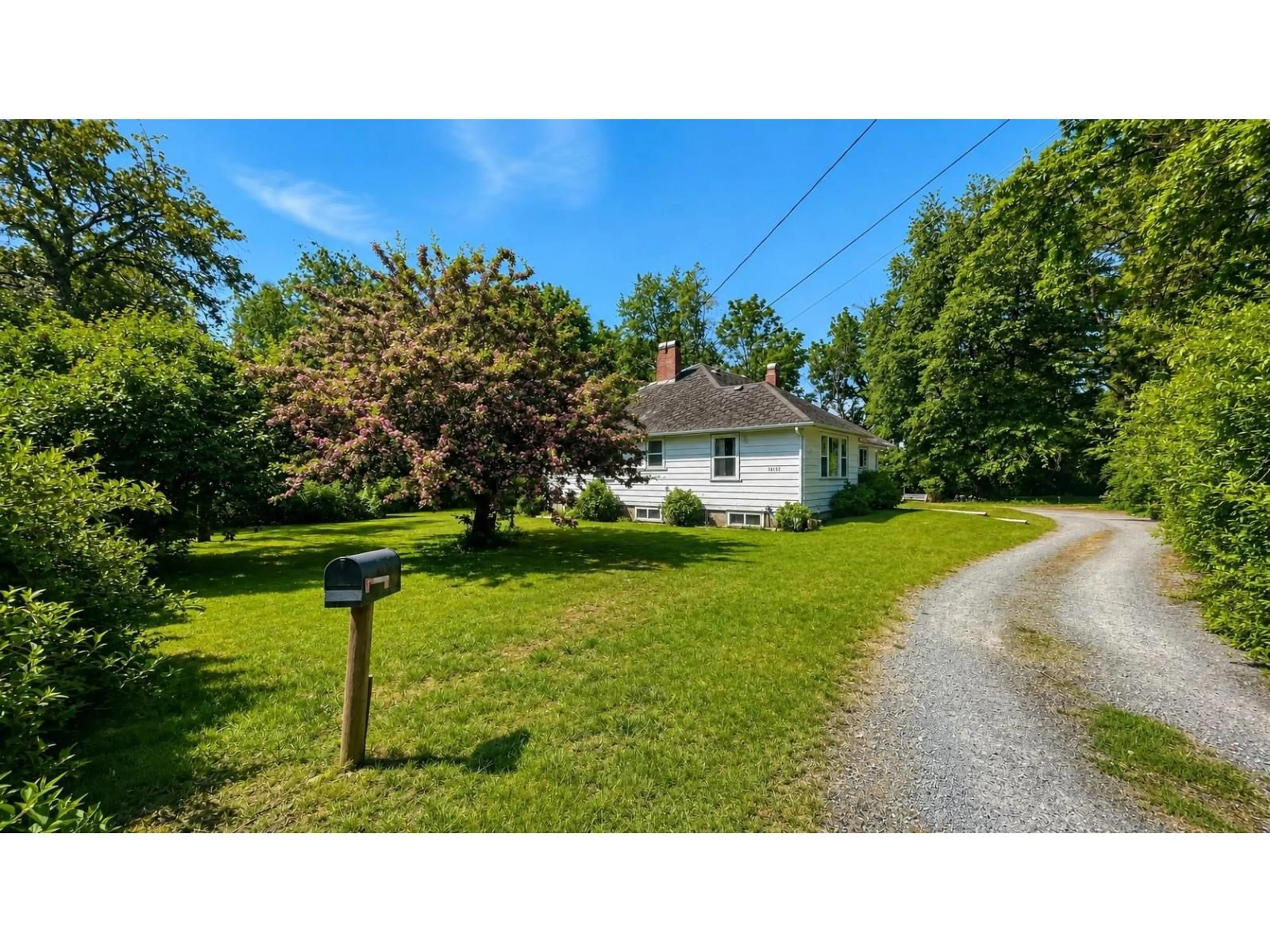 A pic from outside/outdoor area/front of a property/back of a property/a pic from drone, street for 34150 GLENWILL STREET, Abbotsford British Columbia V2S1X6