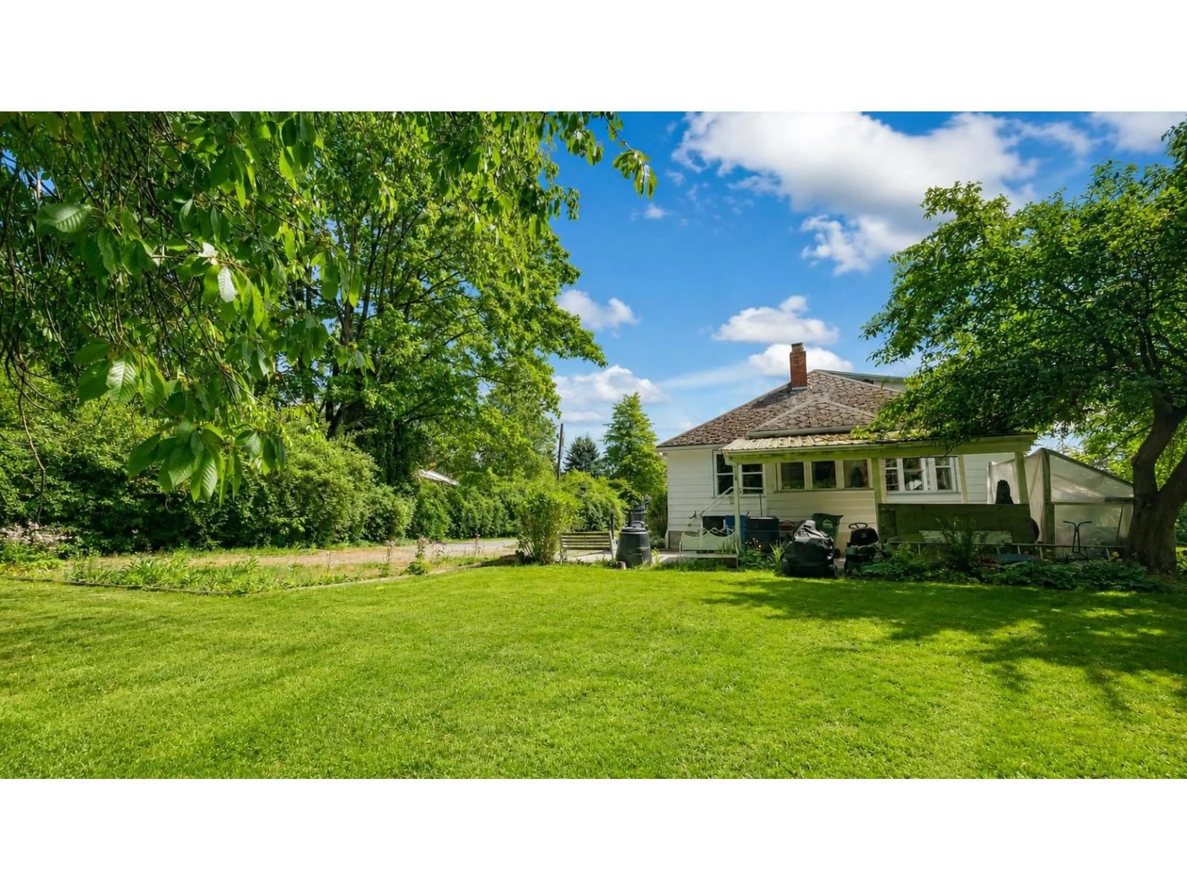 A pic from outside/outdoor area/front of a property/back of a property/a pic from drone, unknown for 34150 GLENWILL STREET, Abbotsford British Columbia V2S1X6