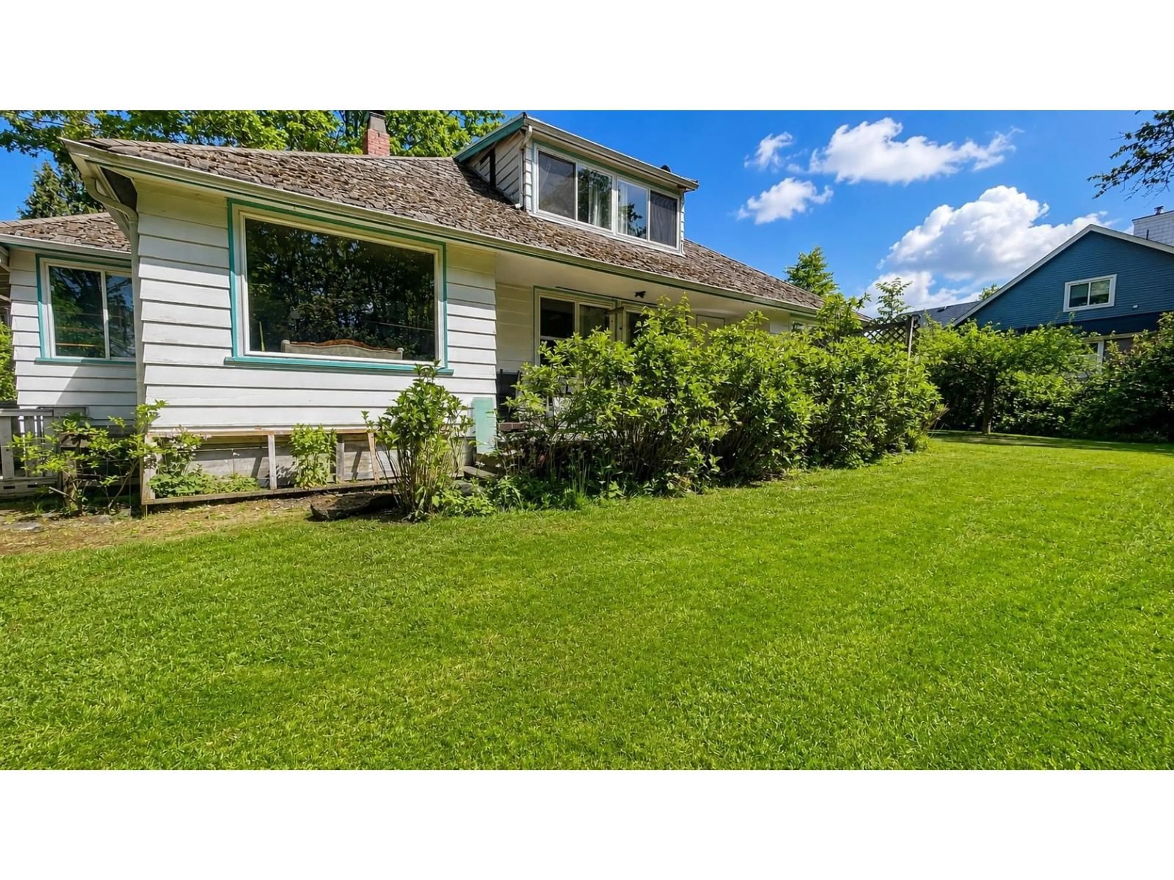 A pic from outside/outdoor area/front of a property/back of a property/a pic from drone, mountain view for 34150 GLENWILL STREET, Abbotsford British Columbia V2S1X6