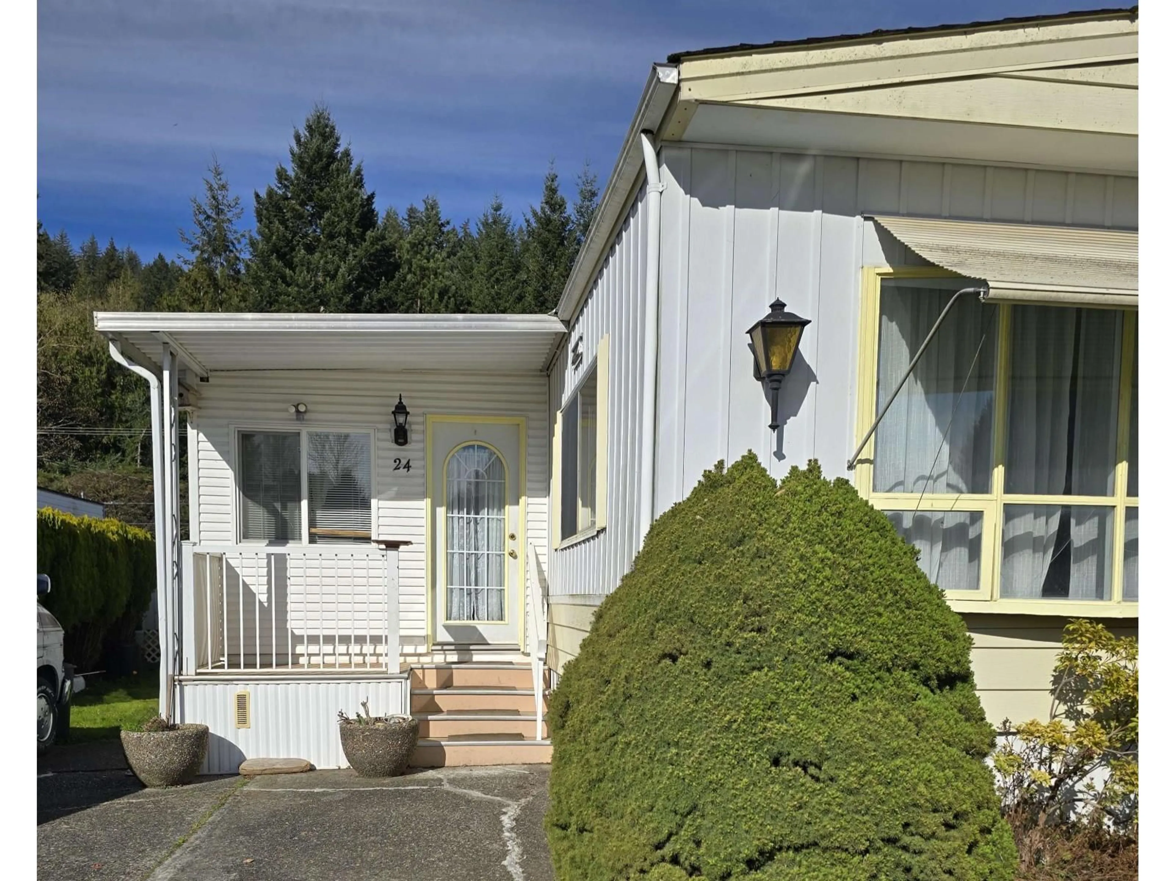 Home with vinyl exterior material, street for 24 - 46484 CHILLIWACK LAKE ROAD, Sardis - Chwk River Valley British Columbia V2R3R7