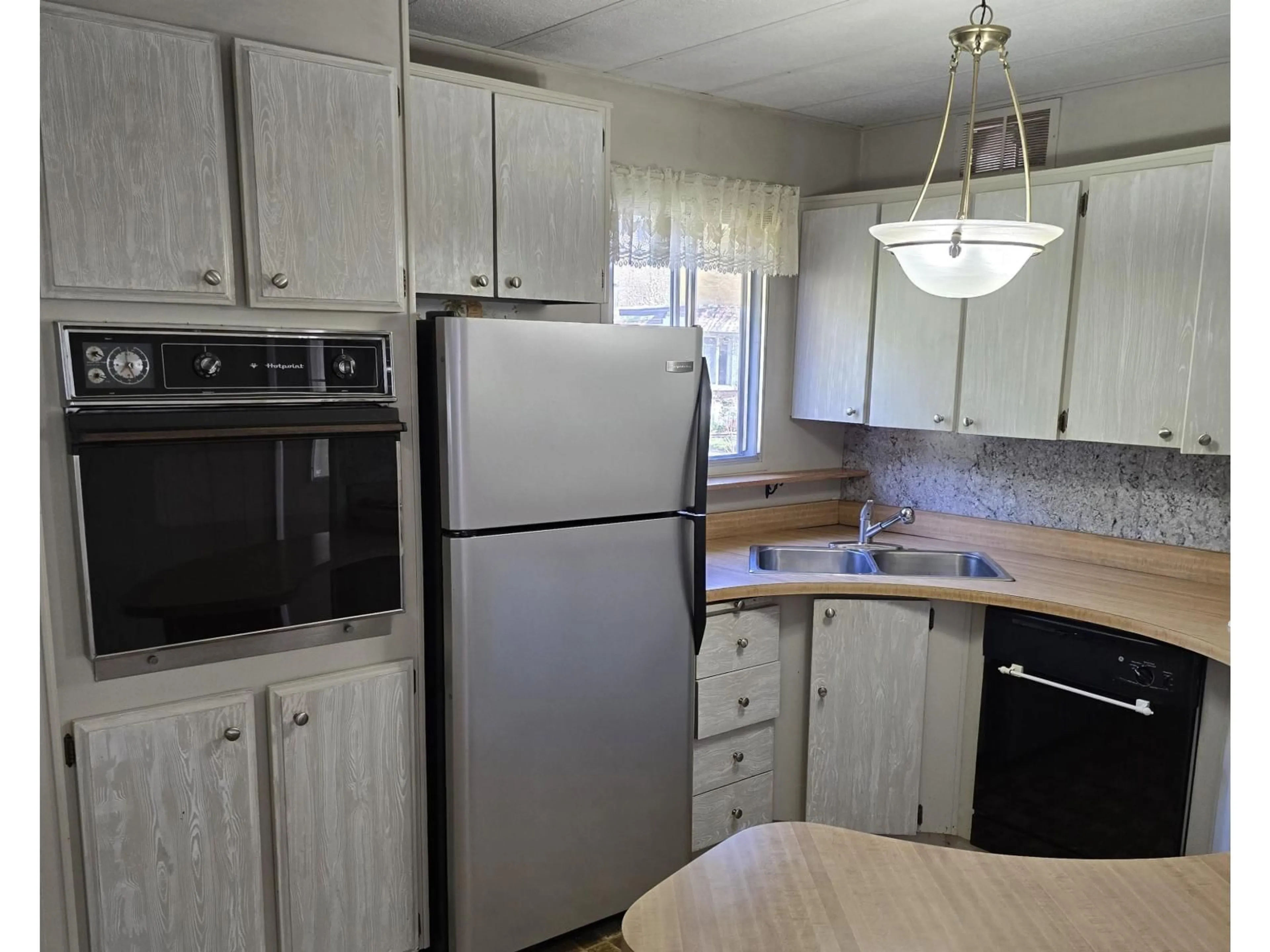 Standard kitchen, unknown for 24 - 46484 CHILLIWACK LAKE ROAD, Sardis - Chwk River Valley British Columbia V2R3R7