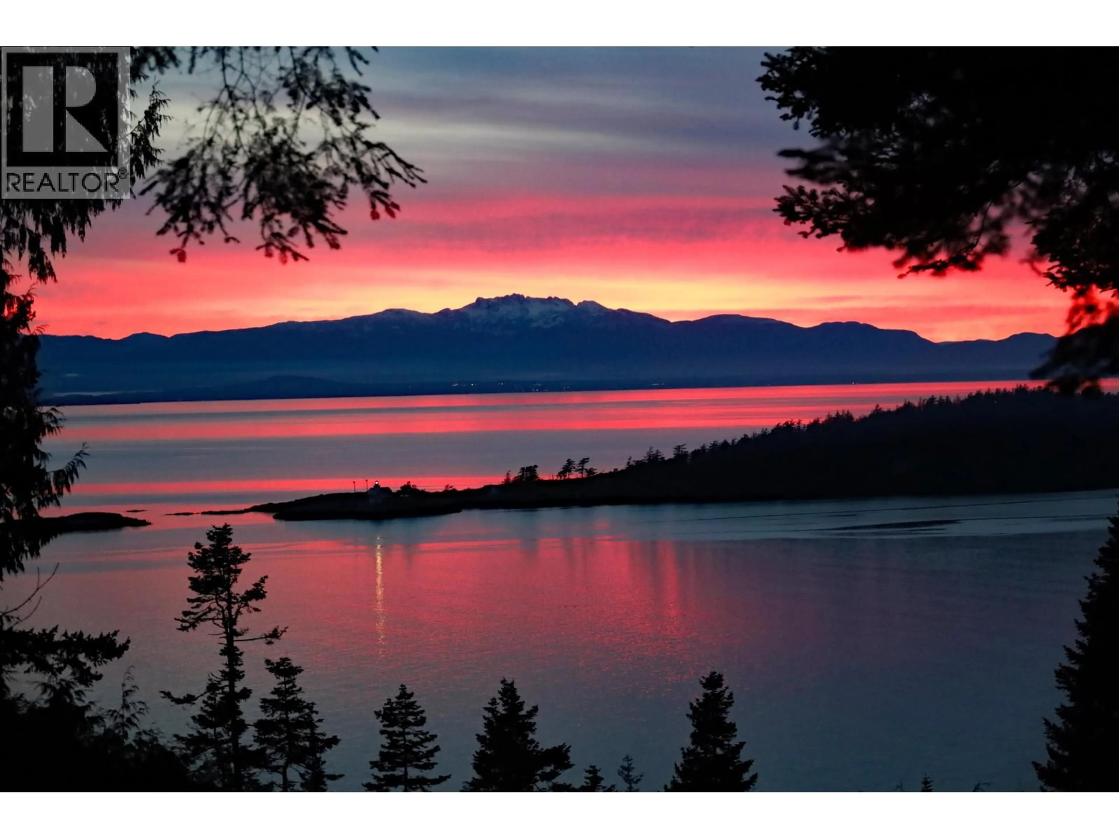 Blurry image for 8115 REDROOFFS ROAD, Halfmoon Bay British Columbia V7Z1C7
