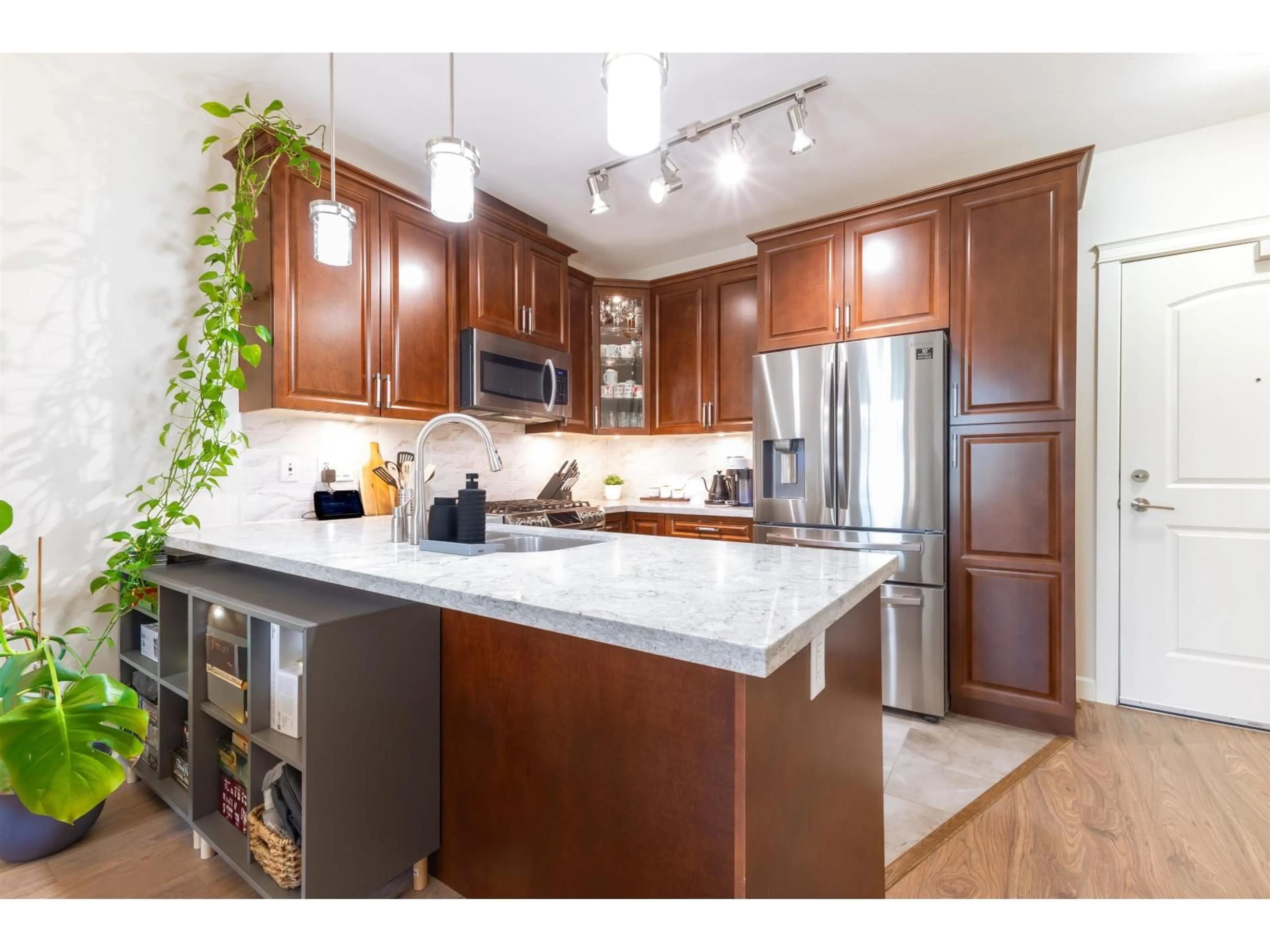 Open concept kitchen, unknown for 511 - 14588 MCDOUGALL DRIVE, Surrey British Columbia V4P0H1