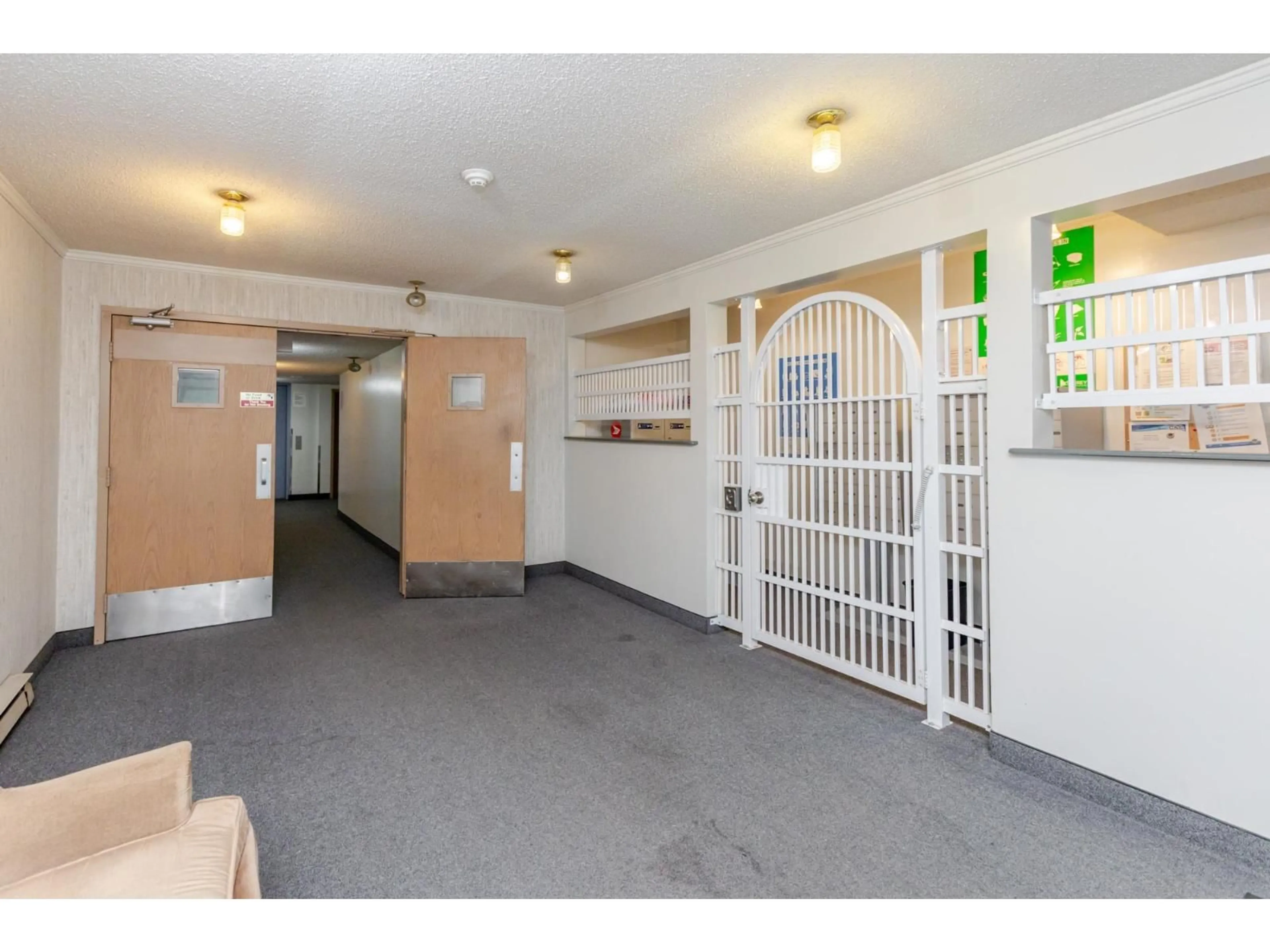 Indoor foyer for 214 - 5906 176A STREET, Surrey British Columbia V3S4H7