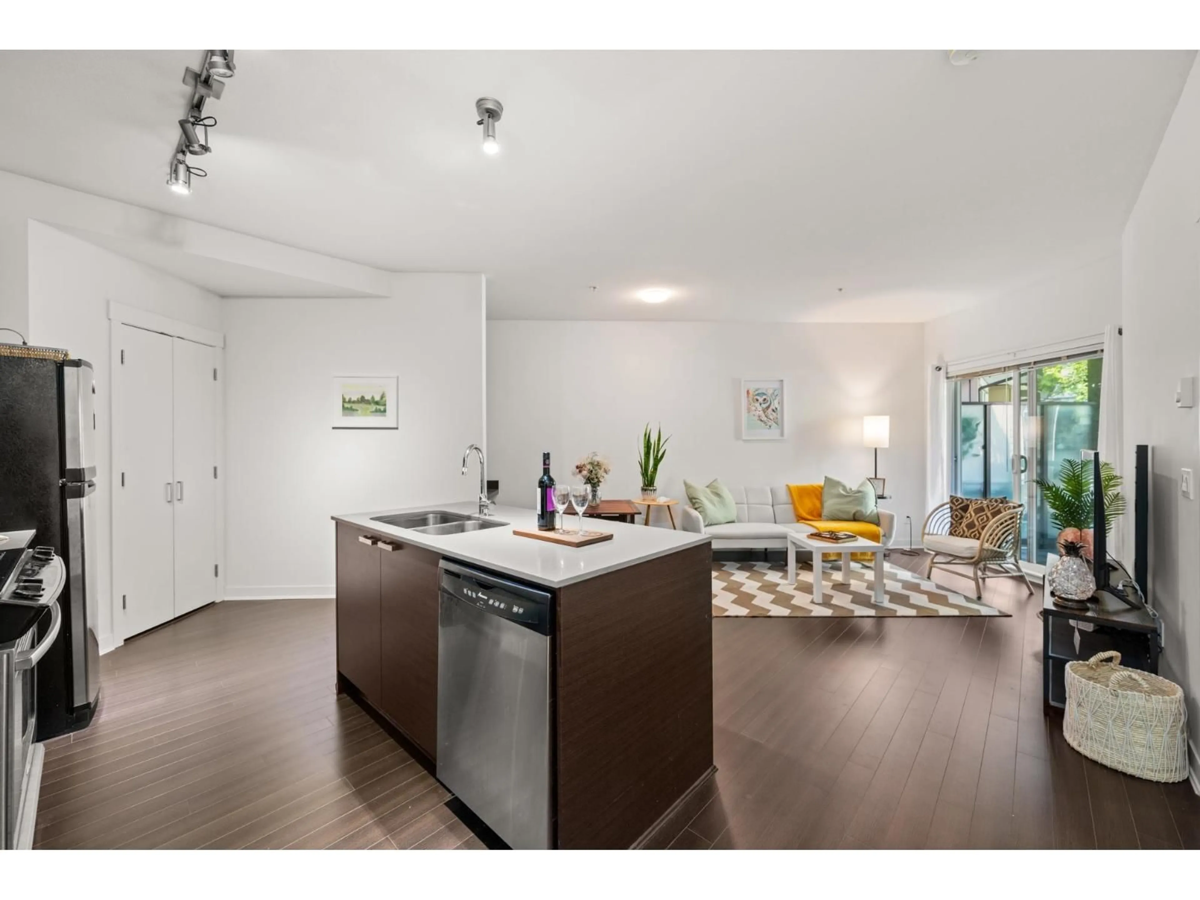 Open concept kitchen, unknown for 331 - 18818 68 AVENUE, Surrey British Columbia V4N6K2