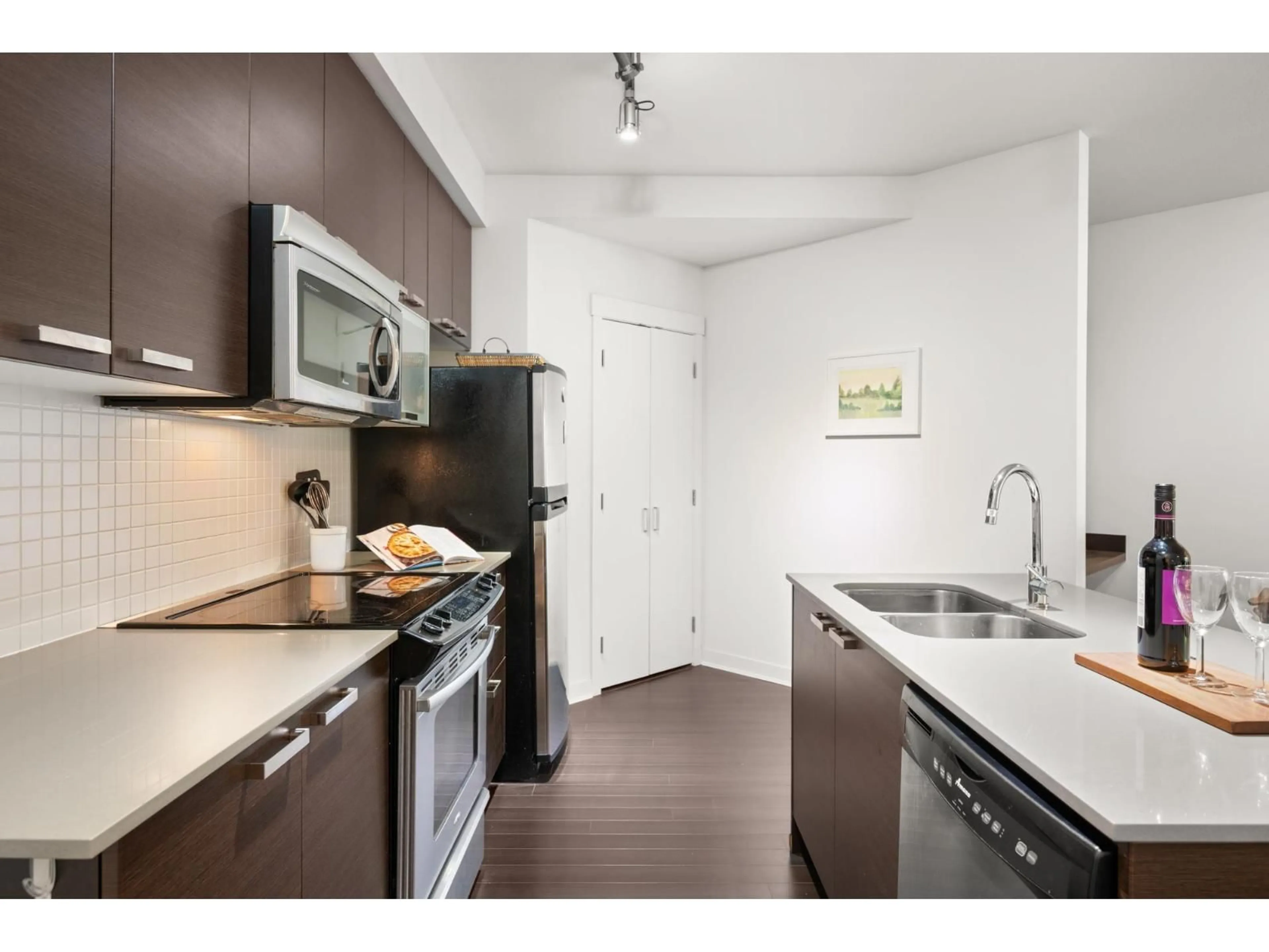 Standard kitchen, unknown for 331 - 18818 68 AVENUE, Surrey British Columbia V4N6K2