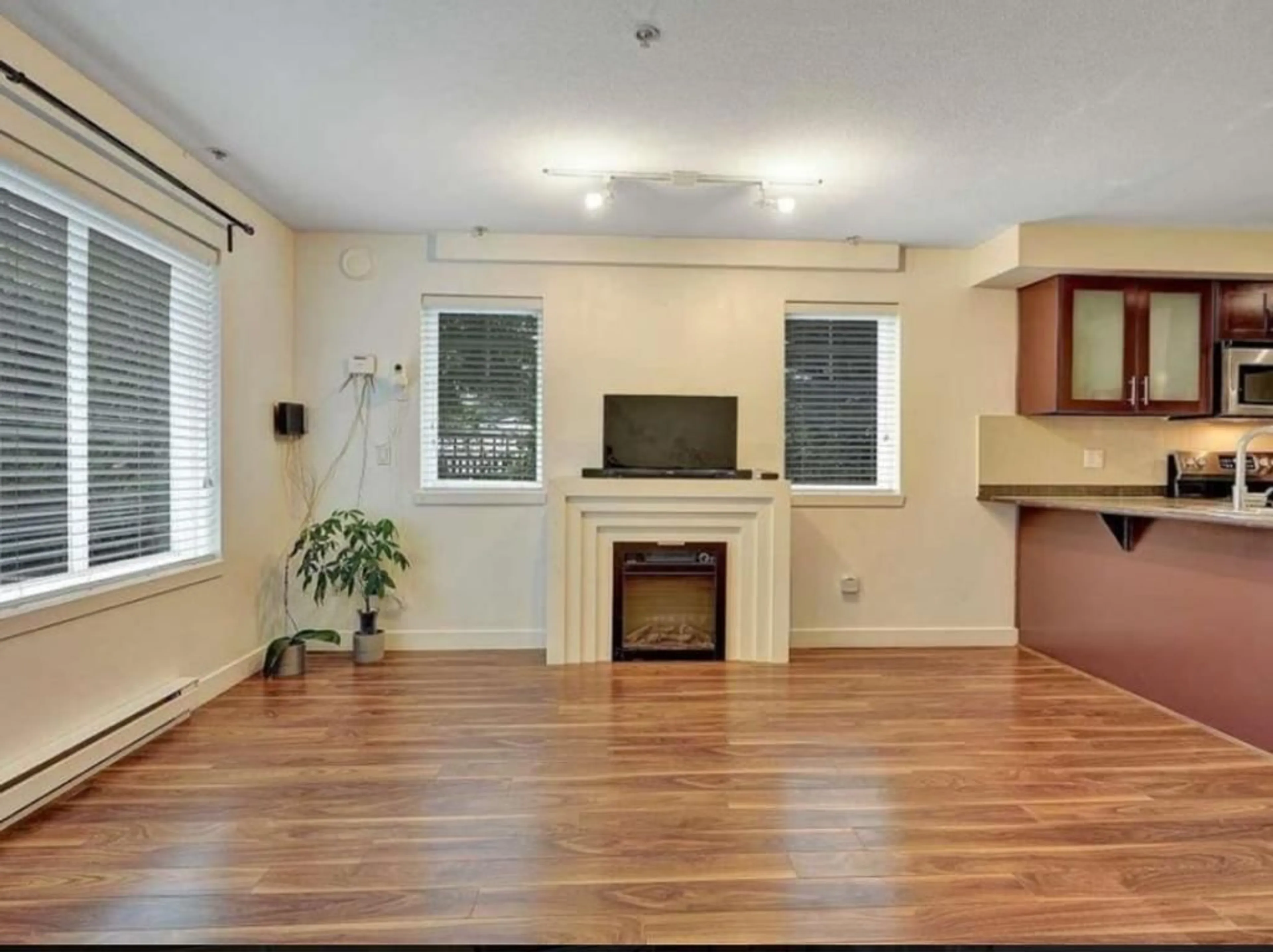 A pic of a room for 125 - 13958 108 AVENUE, Surrey British Columbia V3T0B4