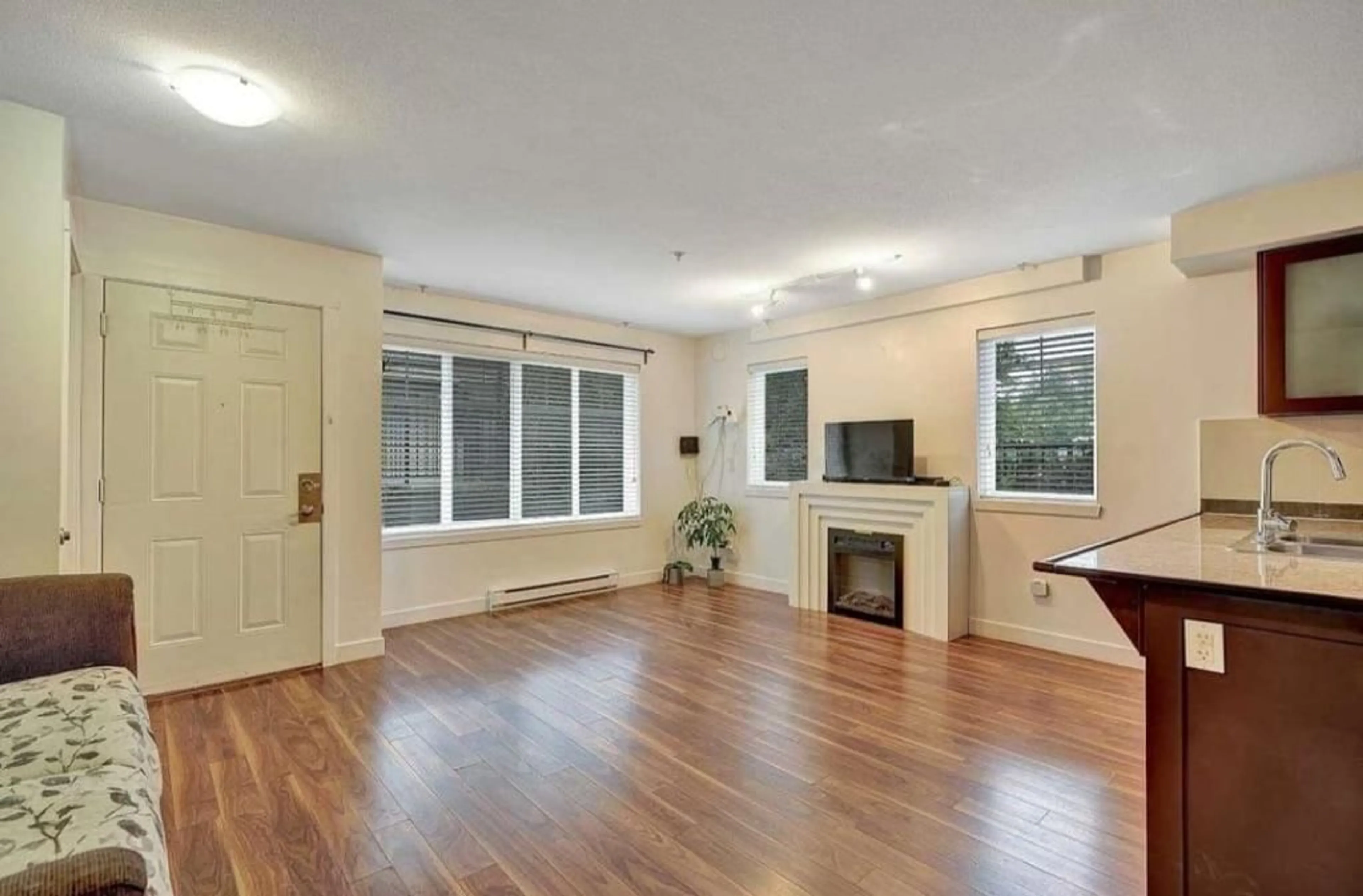 A pic of a room for 125 - 13958 108 AVENUE, Surrey British Columbia V3T0B4
