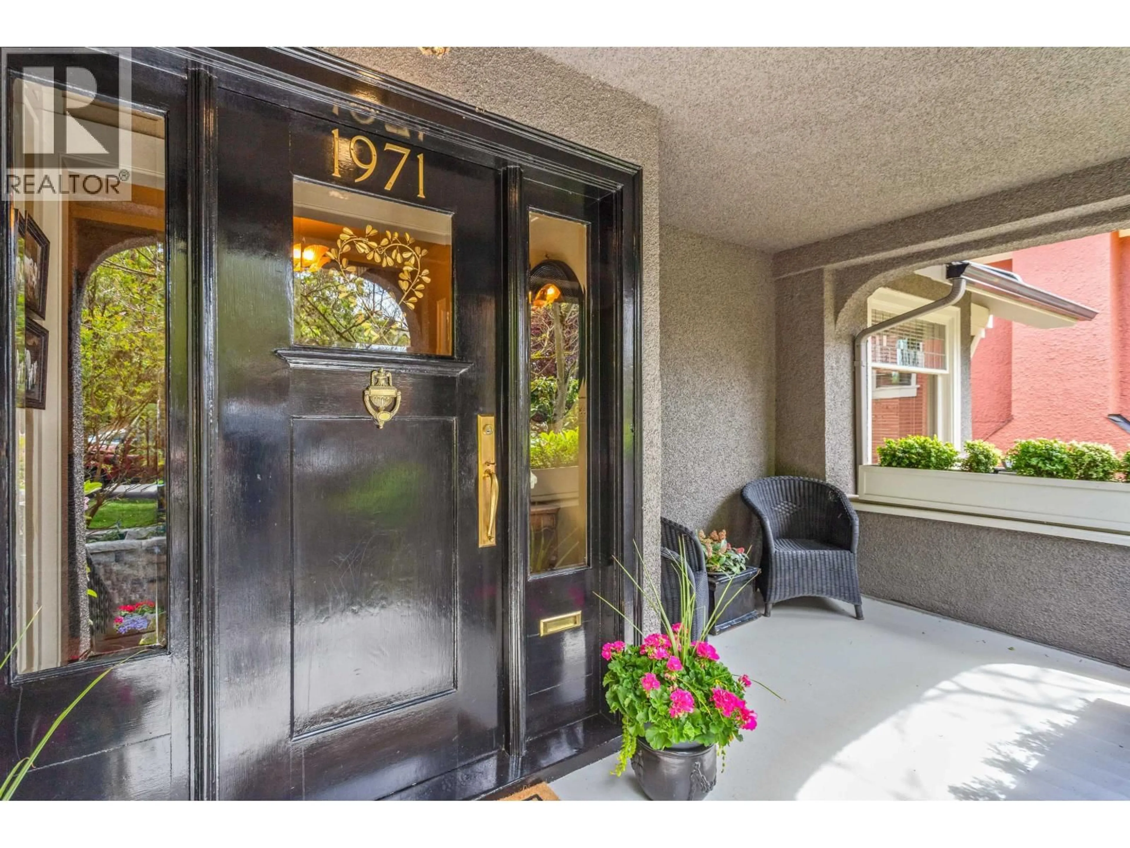 Indoor entryway for 1971 36TH AVENUE, Vancouver British Columbia V6M1K7