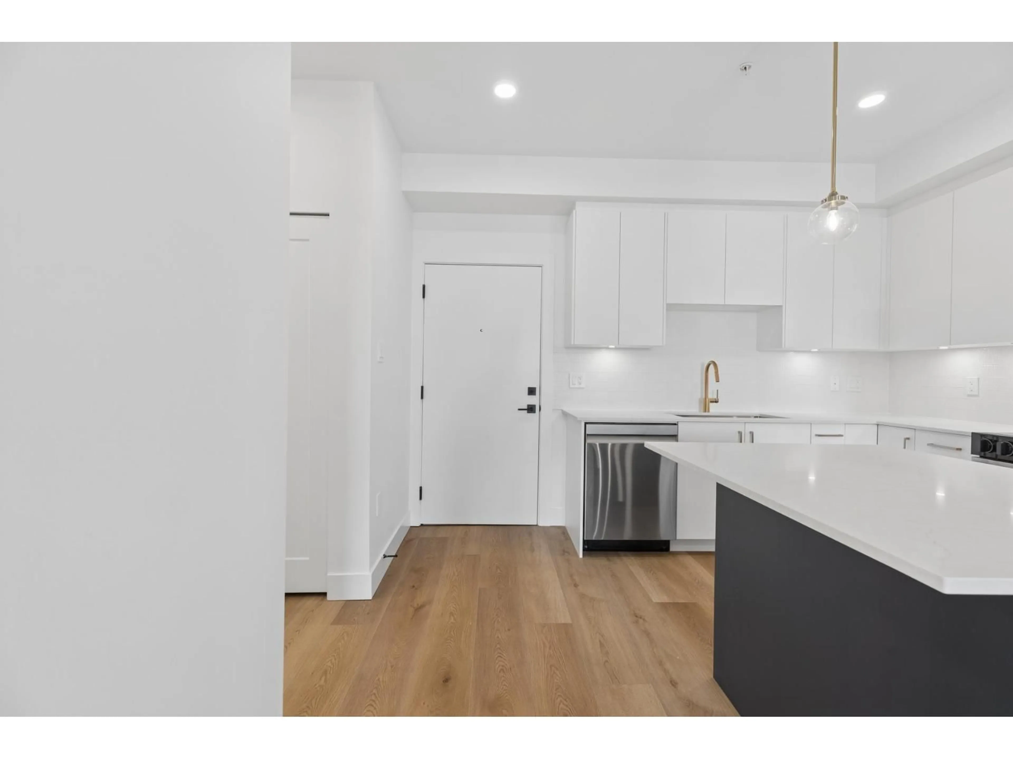 Open concept kitchen, unknown for 102 - 20286 72B AVENUE, Langley British Columbia V2Y1T2