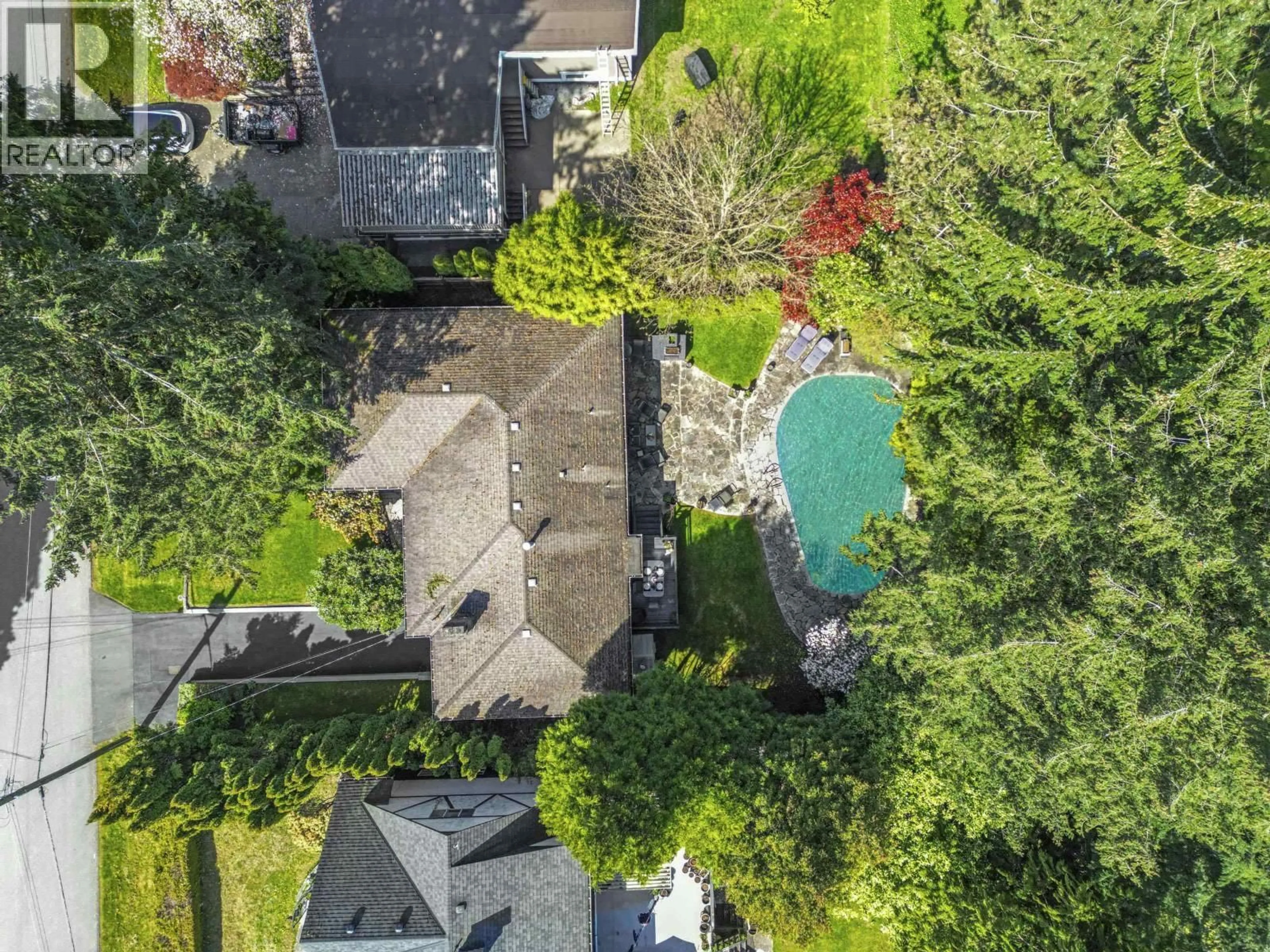 A pic from outside/outdoor area/front of a property/back of a property/a pic from drone, unknown for 605 VICTOR STREET, Coquitlam British Columbia V3J3V4