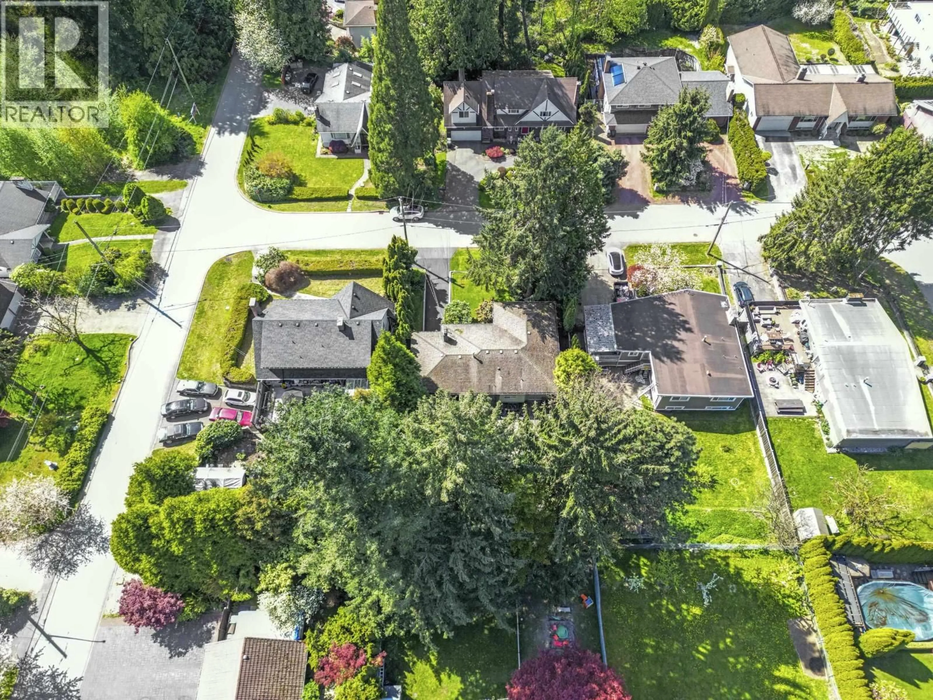 A pic from outside/outdoor area/front of a property/back of a property/a pic from drone, street for 605 VICTOR STREET, Coquitlam British Columbia V3J3V4