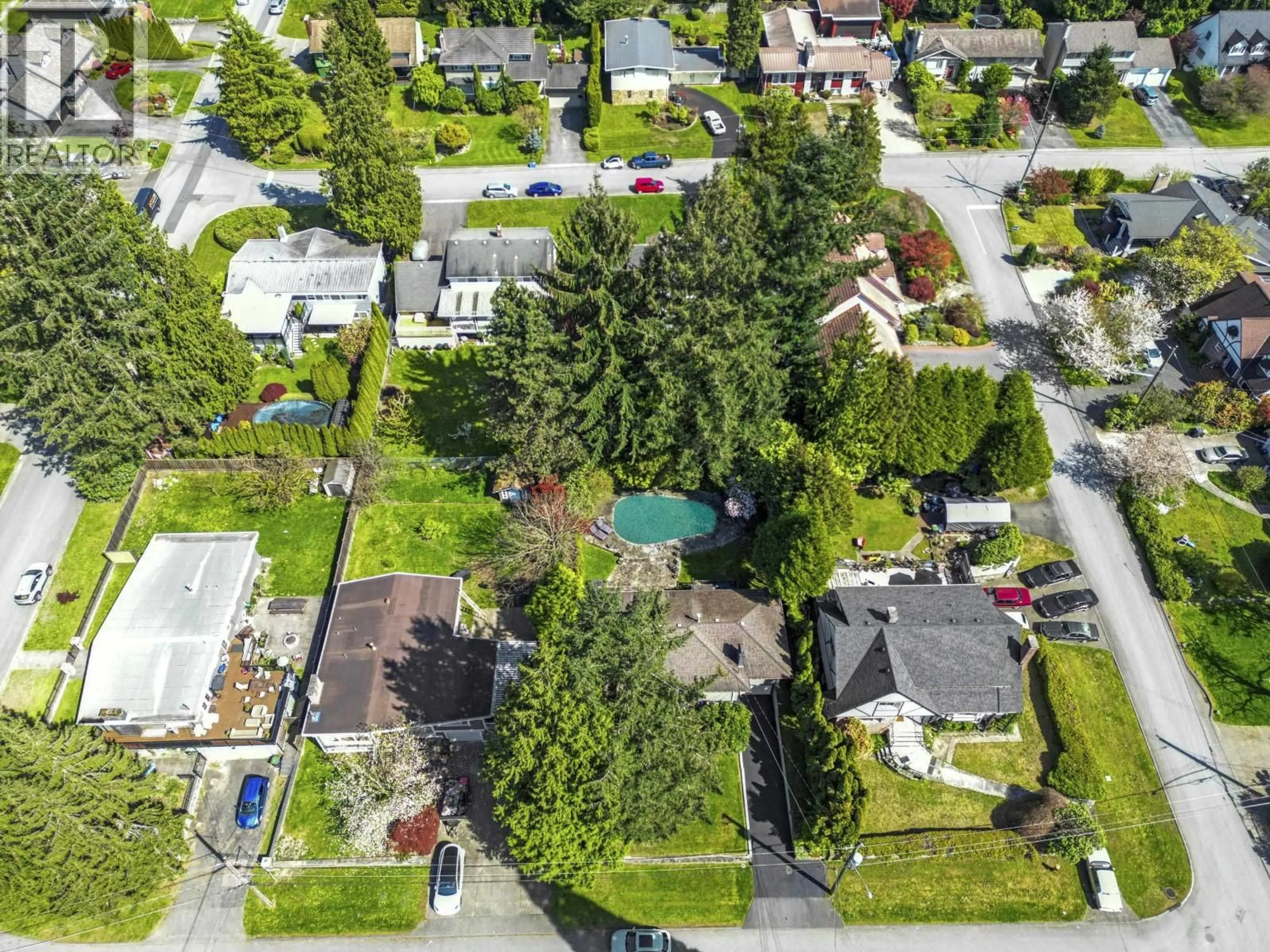 A pic from outside/outdoor area/front of a property/back of a property/a pic from drone, street for 605 VICTOR STREET, Coquitlam British Columbia V3J3V4
