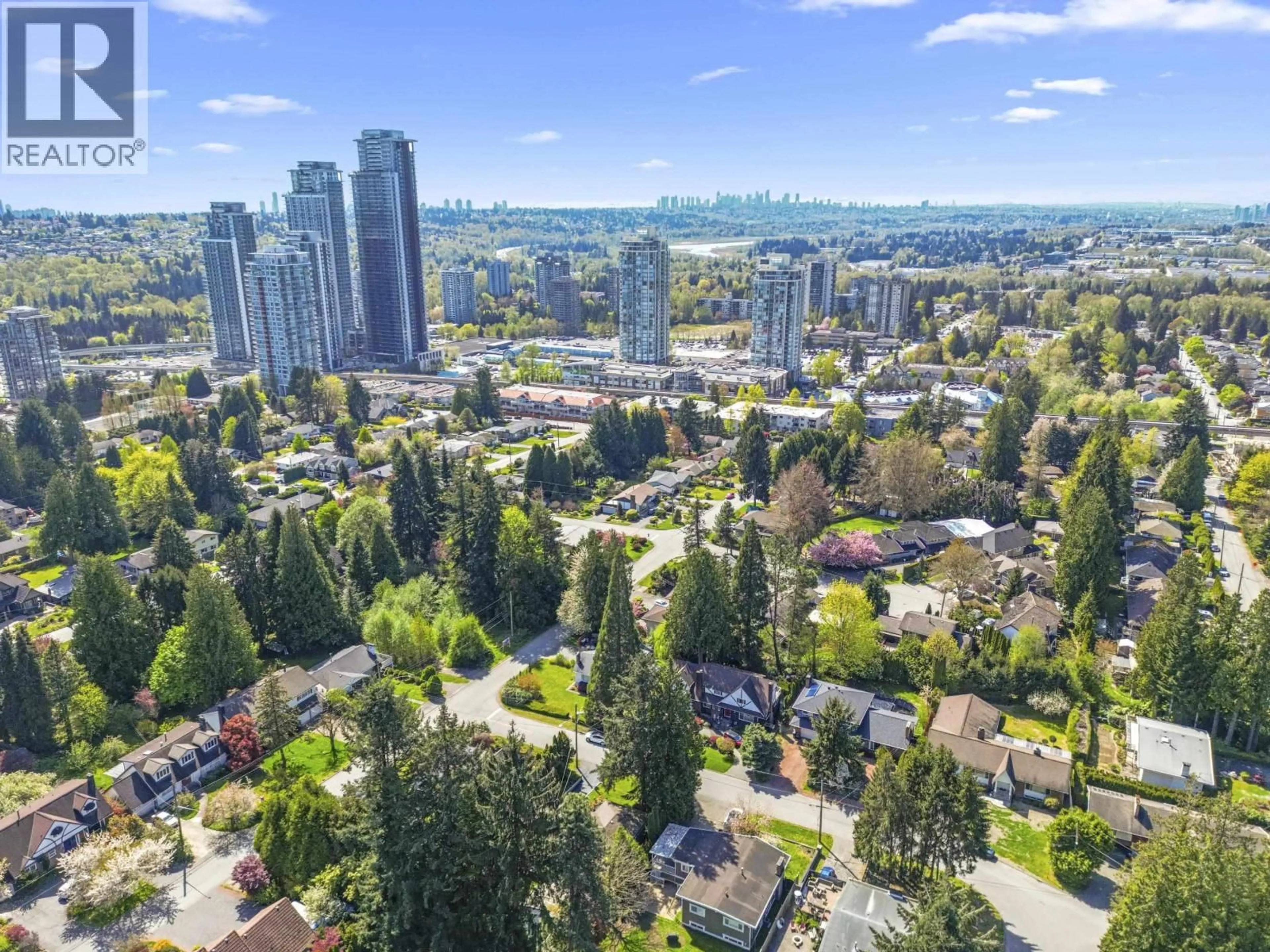 A pic from outside/outdoor area/front of a property/back of a property/a pic from drone, city buildings view from balcony for 605 VICTOR STREET, Coquitlam British Columbia V3J3V4