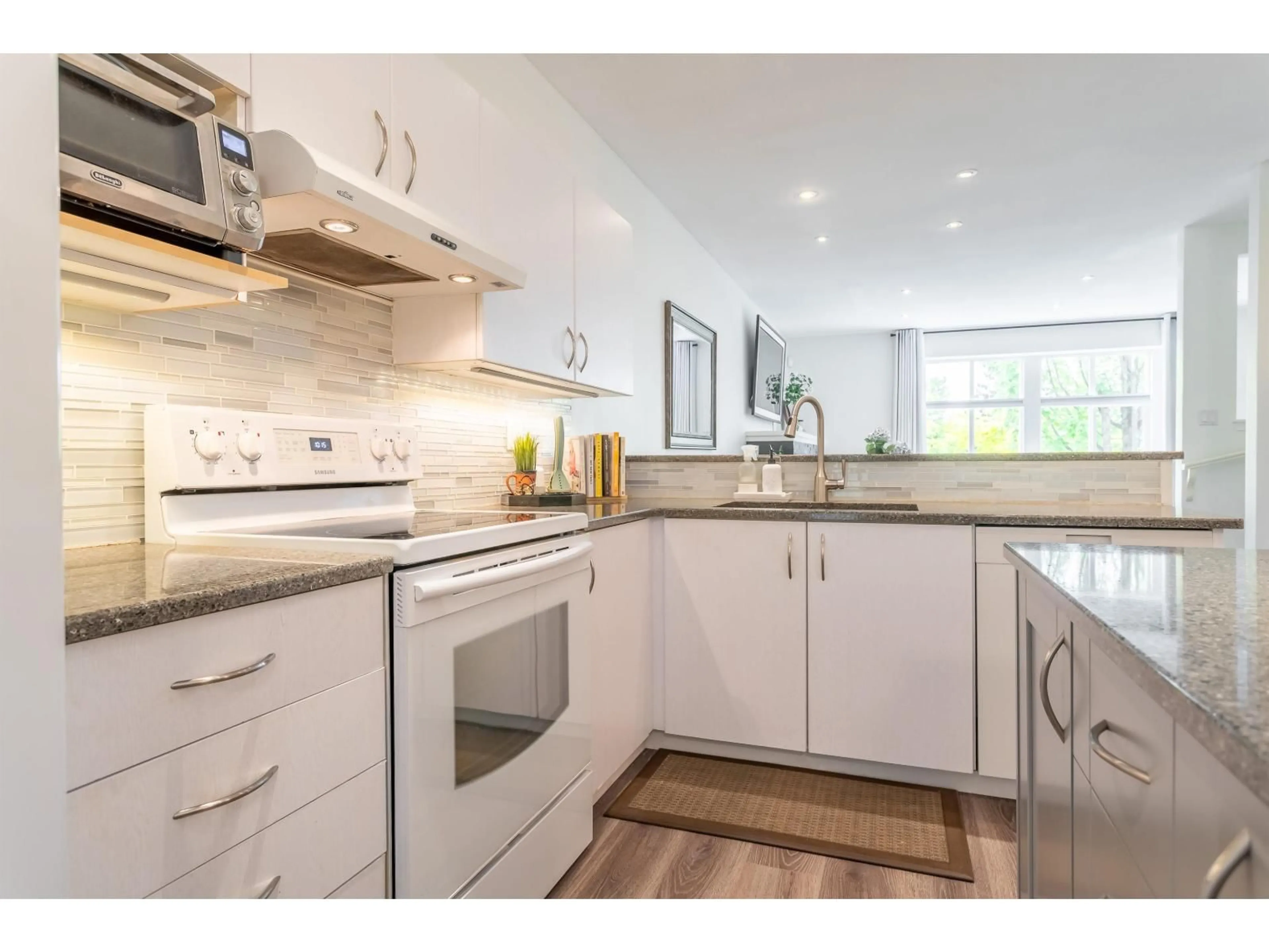 Open concept kitchen, unknown for 4 - 14959 58 AVENUE, Surrey British Columbia V3S9Y9