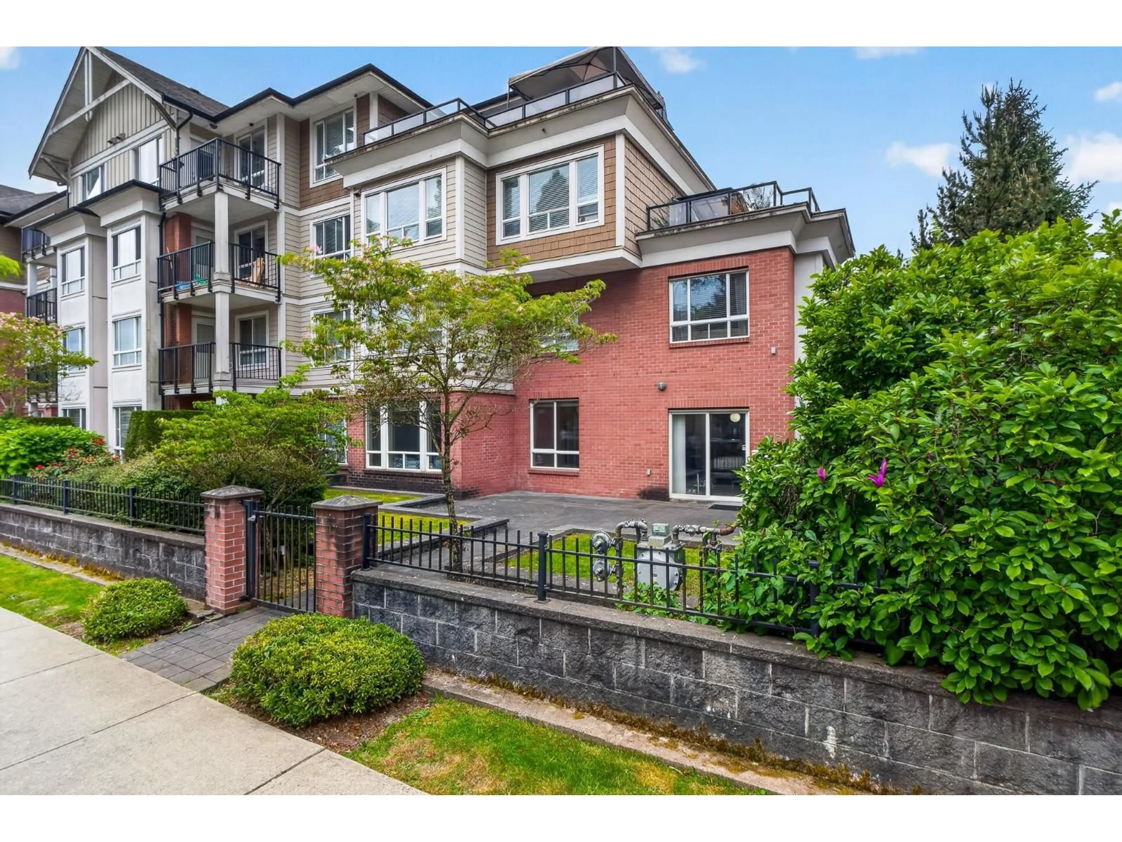 Unknown for 104 - 14960 102A AVENUE, Surrey British Columbia V3R6A3