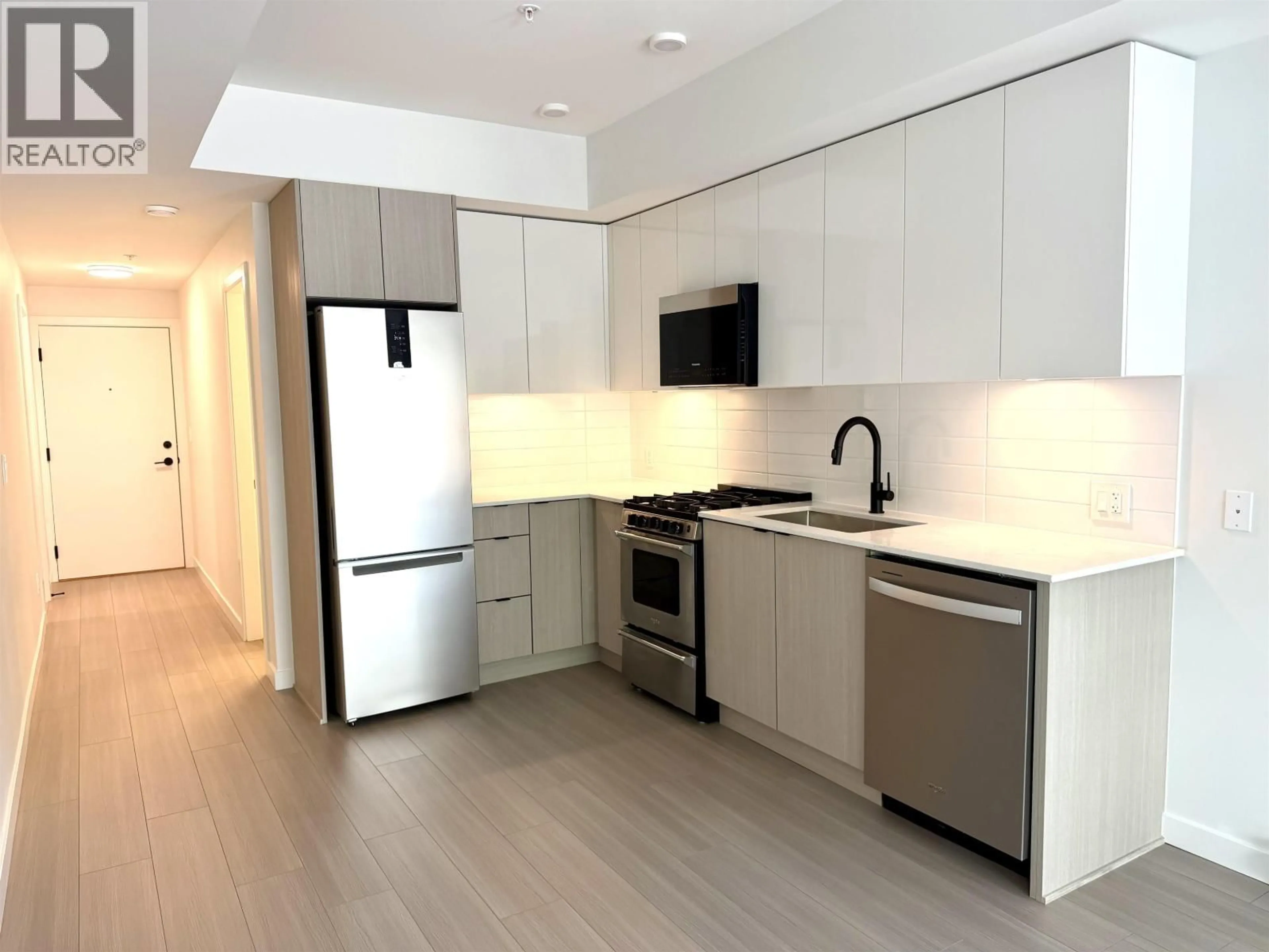 Open concept kitchen, unknown for 102 - 2277 HAWTHORNE AVENUE, Port Coquitlam British Columbia V3C1W7